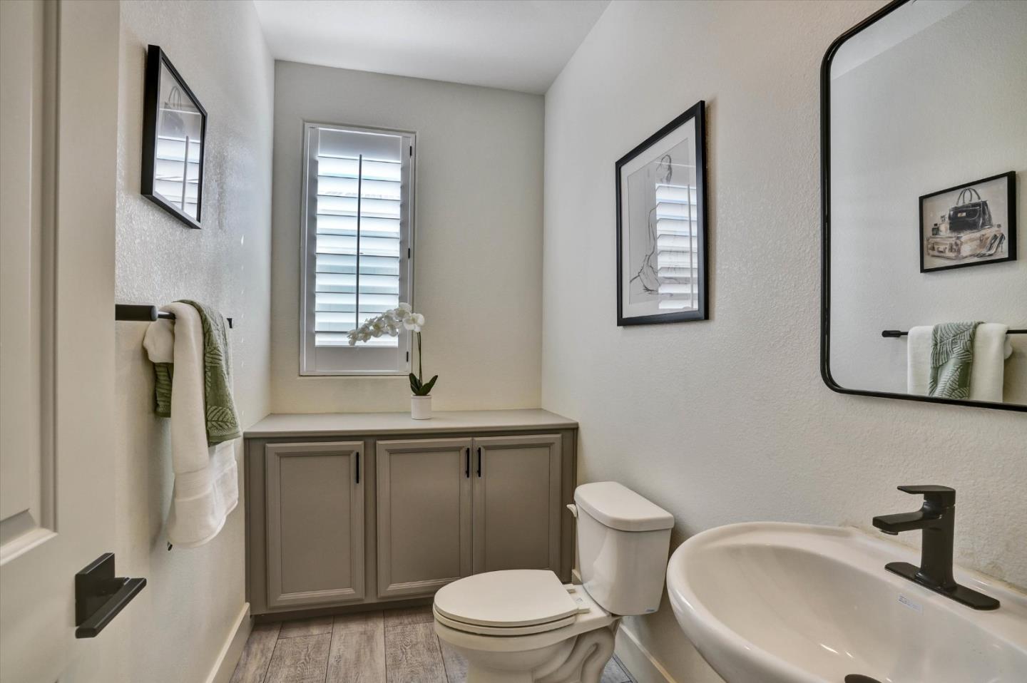 Detail Gallery Image 14 of 42 For 790 Appaloosa Way, Hollister,  CA 95023 - 4 Beds | 2/1 Baths
