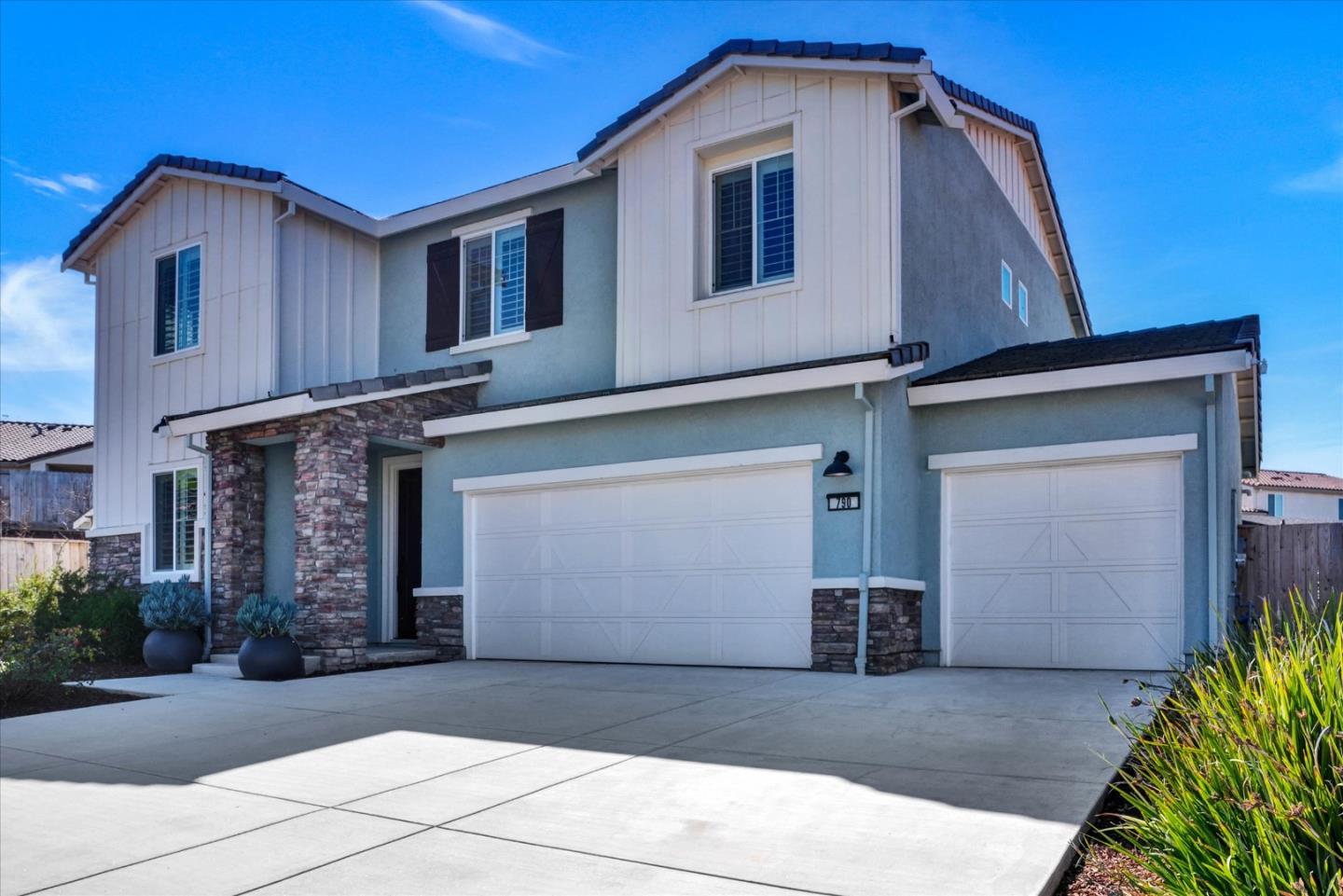 Detail Gallery Image 2 of 42 For 790 Appaloosa Way, Hollister,  CA 95023 - 4 Beds | 2/1 Baths