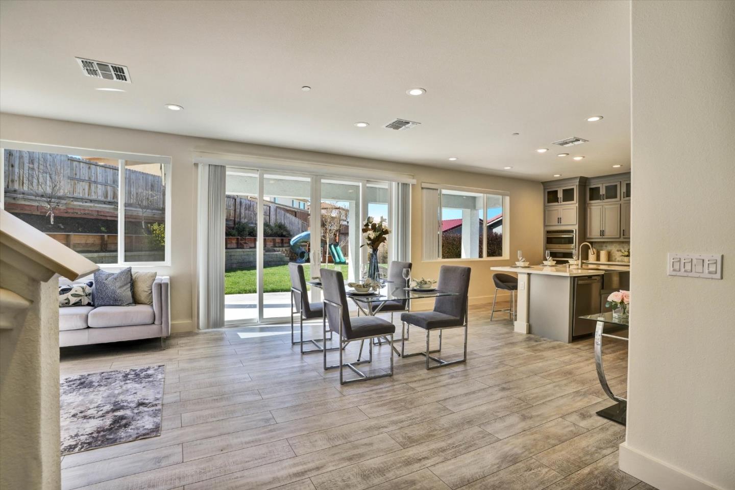 Detail Gallery Image 4 of 42 For 790 Appaloosa Way, Hollister,  CA 95023 - 4 Beds | 2/1 Baths