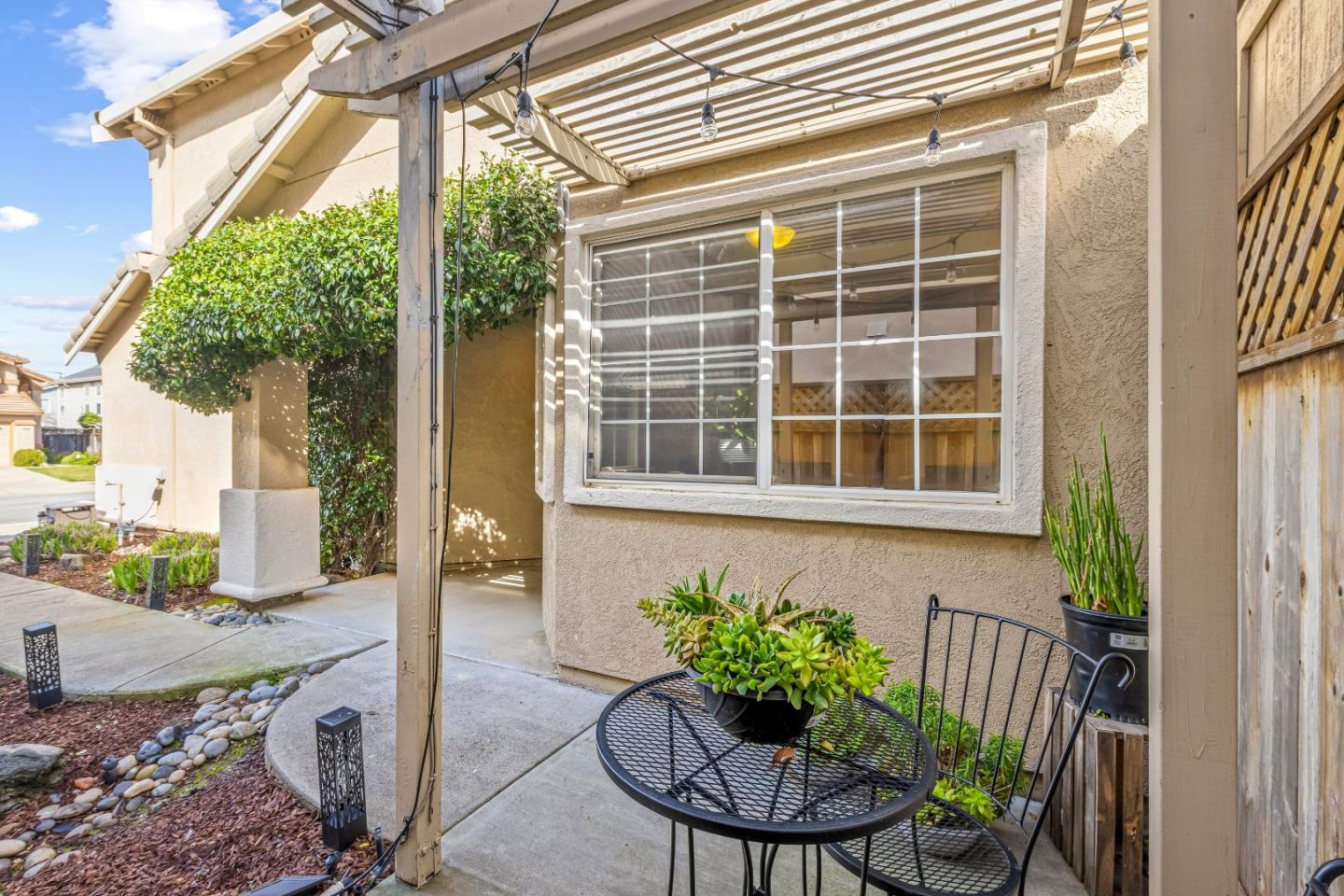 Detail Gallery Image 10 of 67 For 9400 Benbow Dr, Gilroy,  CA 95020 - 3 Beds | 2/1 Baths