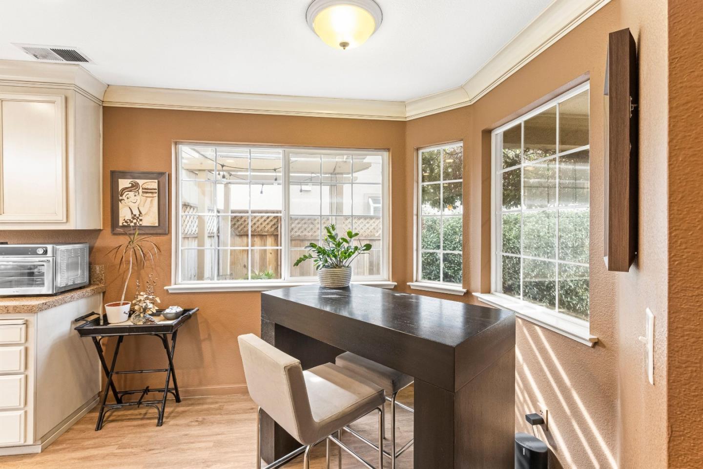 Detail Gallery Image 16 of 67 For 9400 Benbow Dr, Gilroy,  CA 95020 - 3 Beds | 2/1 Baths