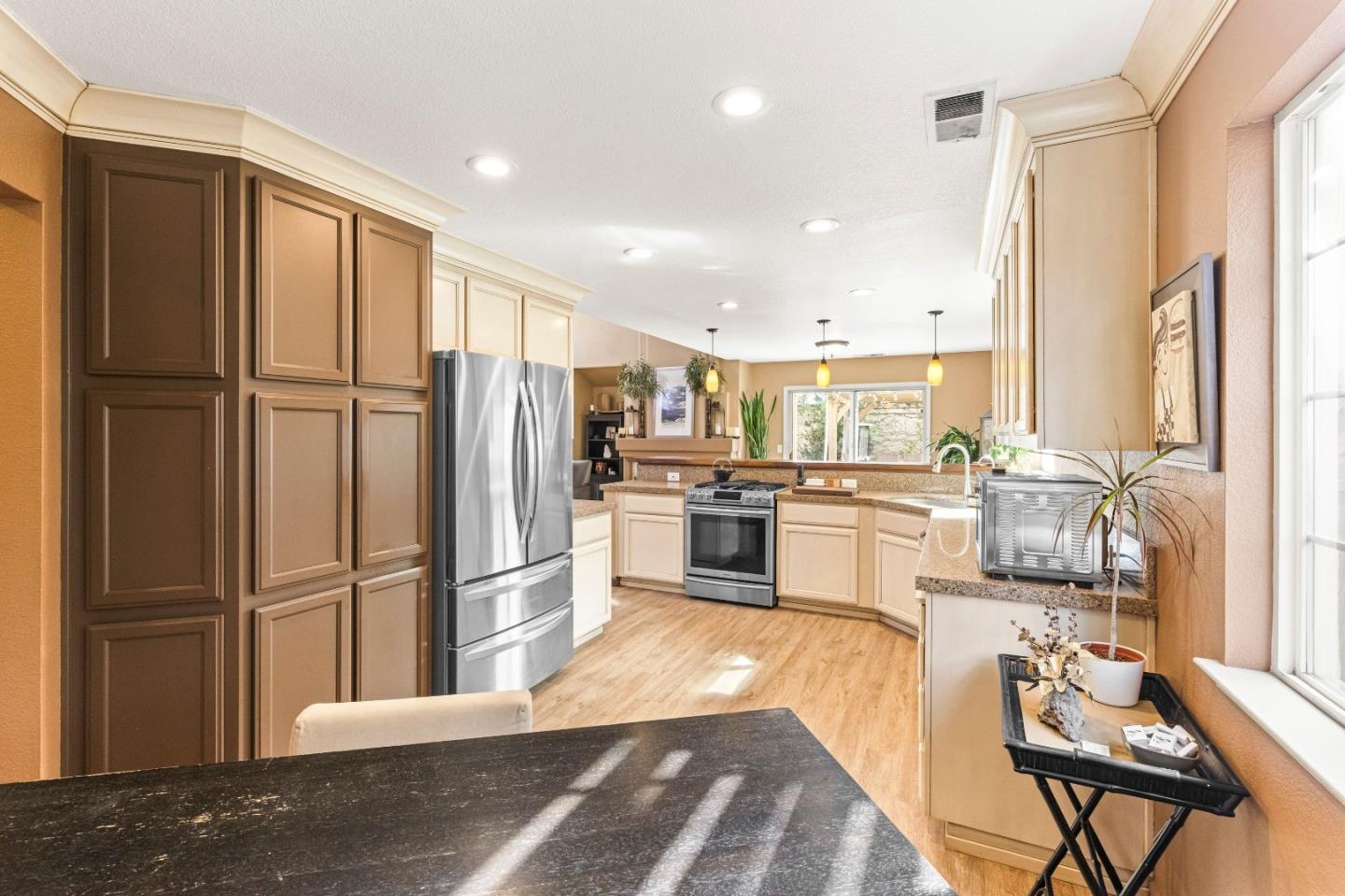 Detail Gallery Image 18 of 67 For 9400 Benbow Dr, Gilroy,  CA 95020 - 3 Beds | 2/1 Baths