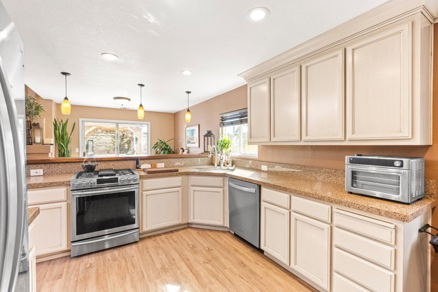 Detail Gallery Image 19 of 67 For 9400 Benbow Dr, Gilroy,  CA 95020 - 3 Beds | 2/1 Baths