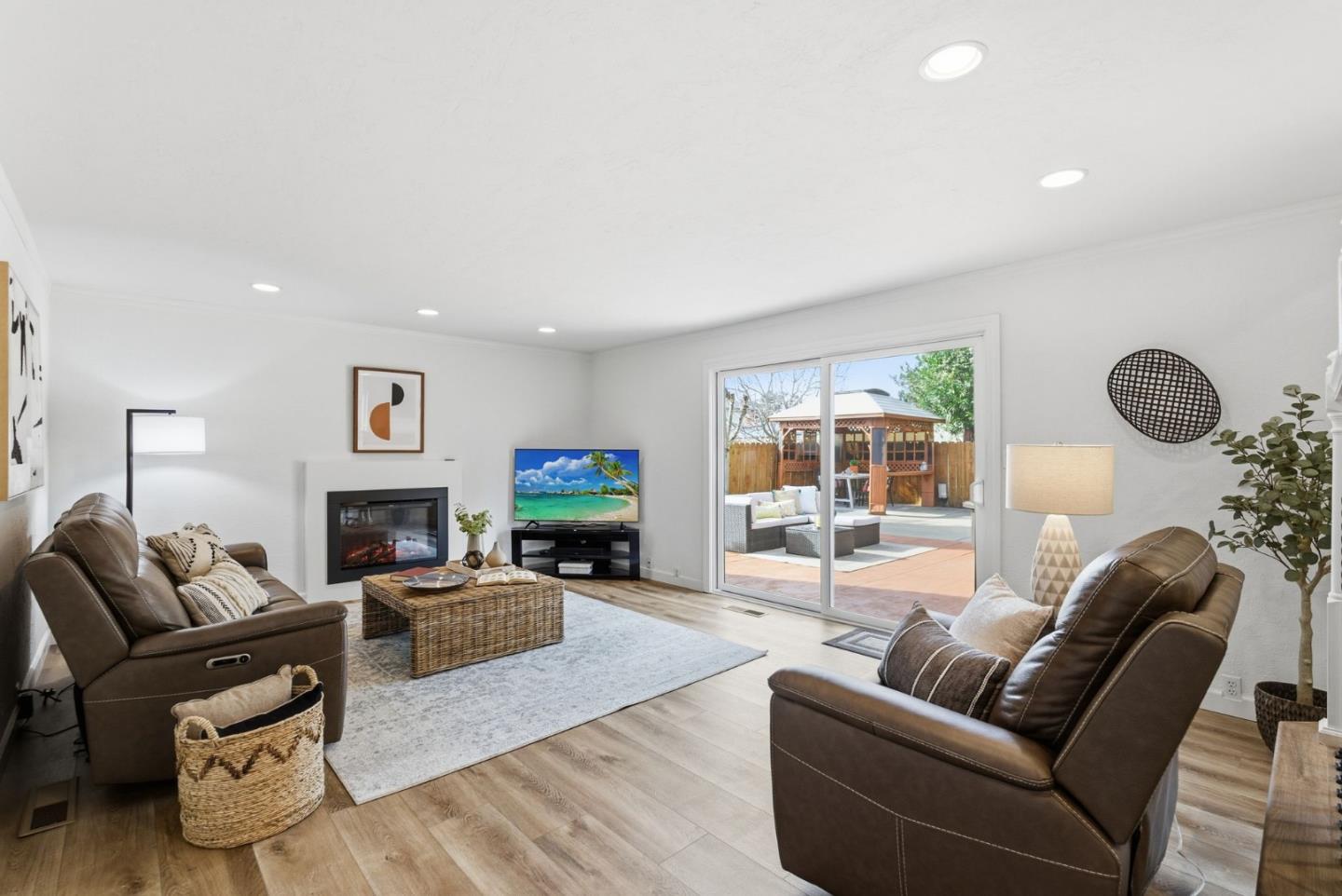 Detail Gallery Image 13 of 47 For 3641 Shenandoah Ct, Pleasanton,  CA 94588 - 3 Beds | 2/1 Baths