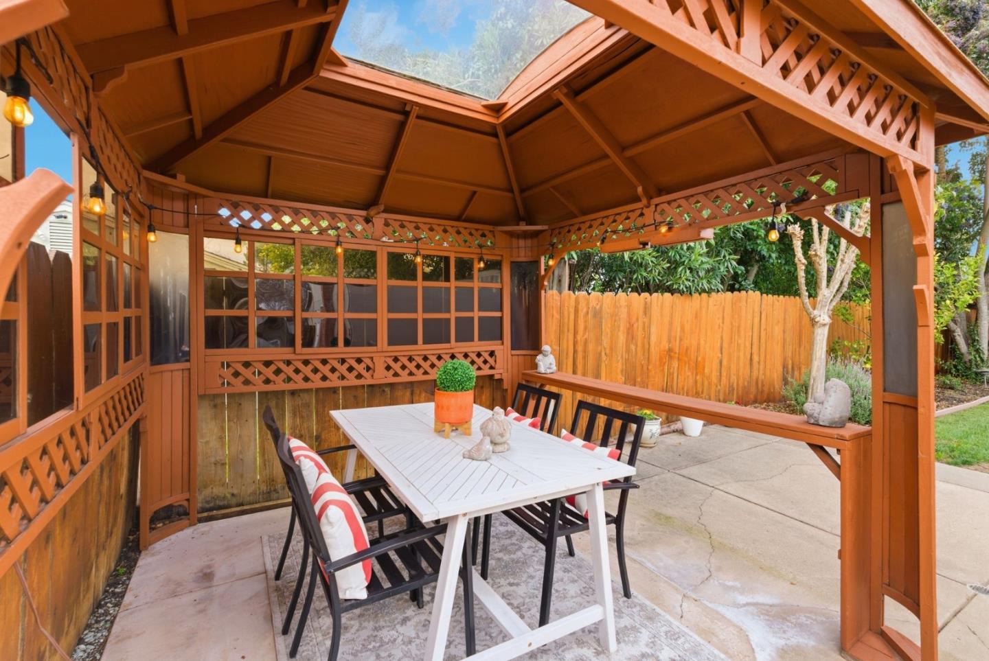 Detail Gallery Image 20 of 47 For 3641 Shenandoah Ct, Pleasanton,  CA 94588 - 3 Beds | 2/1 Baths