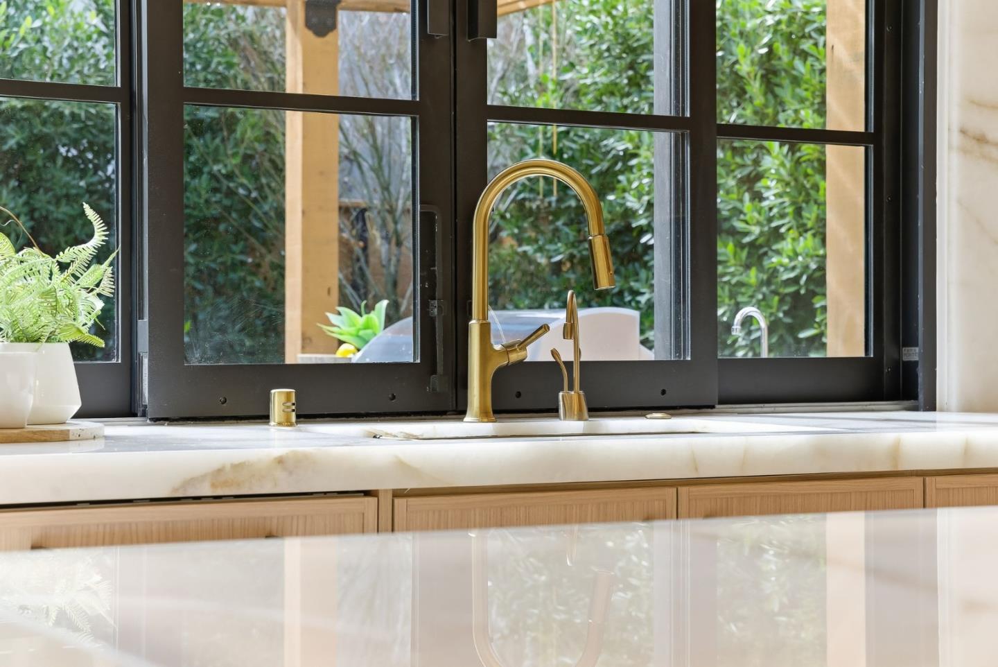 Detail Gallery Image 14 of 87 For 265 Coleridge Ave, Palo Alto,  CA 94301 - 6 Beds | 6/2 Baths