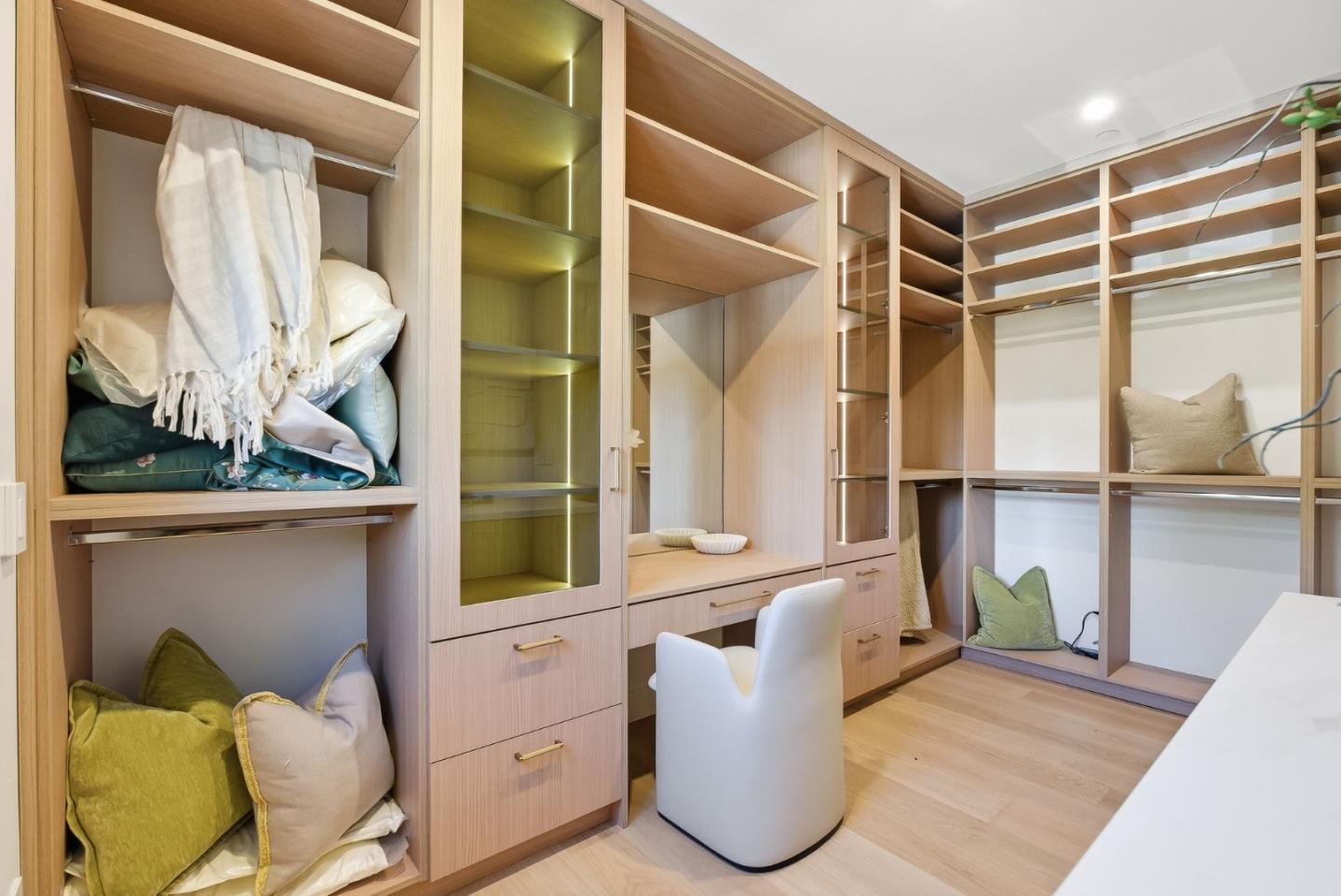 Detail Gallery Image 45 of 87 For 265 Coleridge Ave, Palo Alto,  CA 94301 - 6 Beds | 6/2 Baths