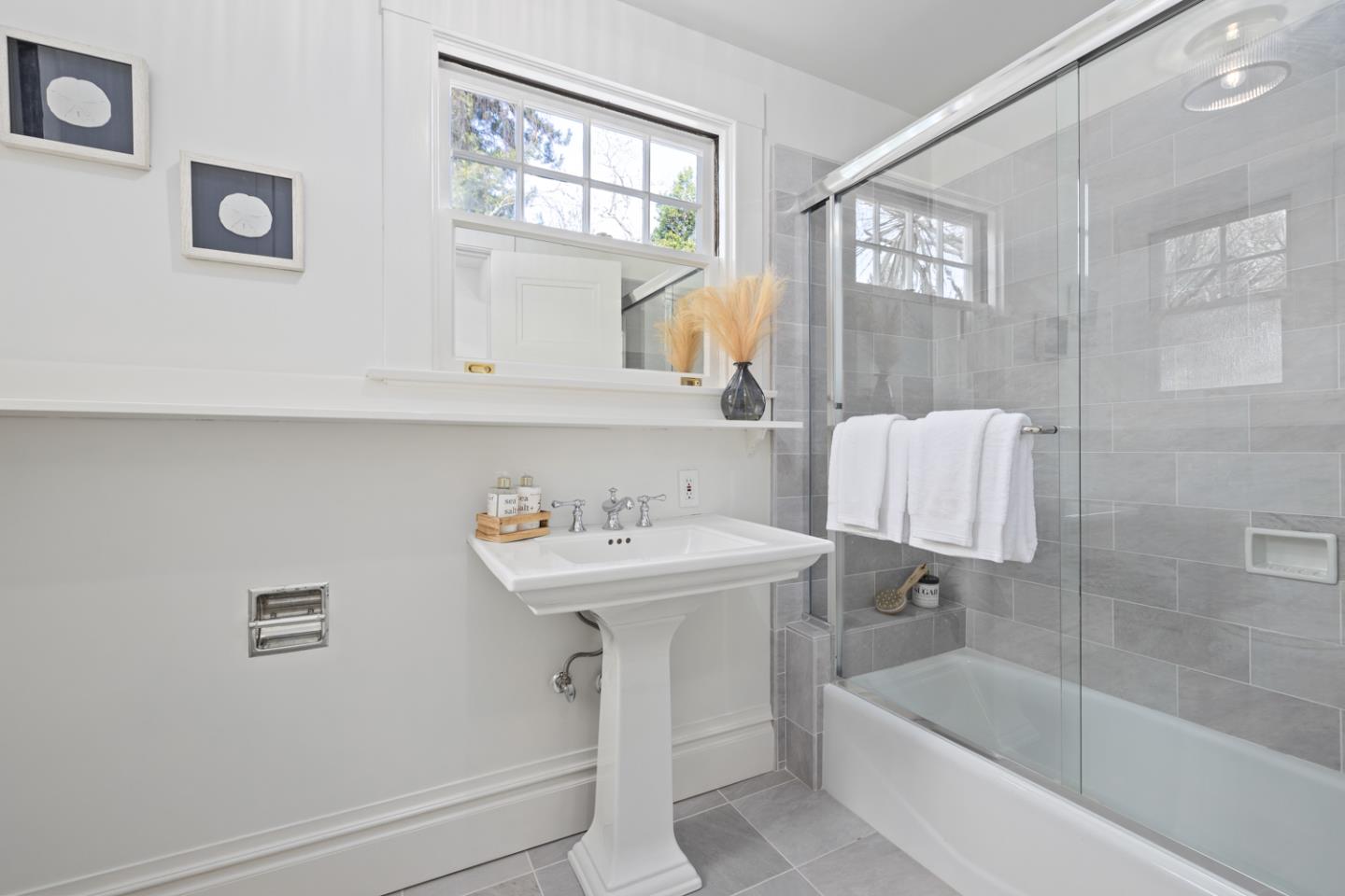 Detail Gallery Image 36 of 47 For 124 W Poplar Ave, San Mateo,  CA 94402 - 4 Beds | 3/2 Baths