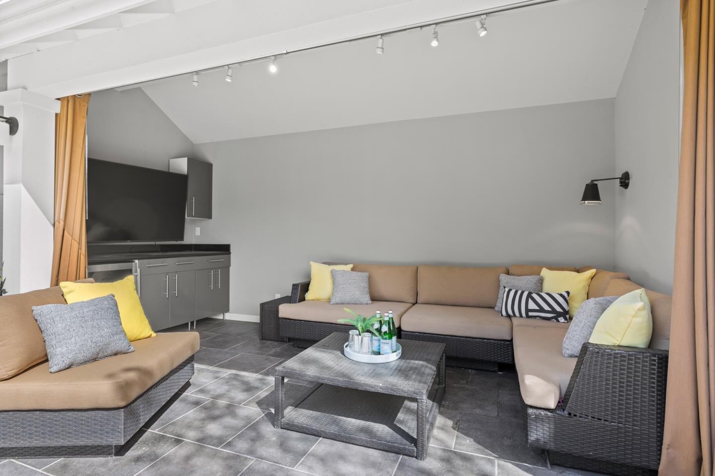 Detail Gallery Image 43 of 47 For 124 W Poplar Ave, San Mateo,  CA 94402 - 4 Beds | 3/2 Baths