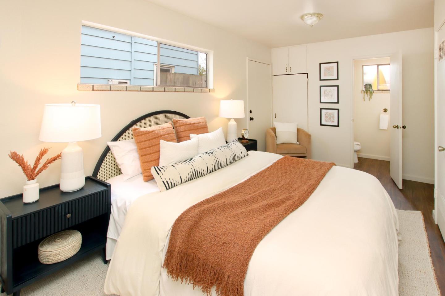 Detail Gallery Image 10 of 22 For 313 Cypress Ave, Santa Cruz,  CA 95062 - 2 Beds | 1/1 Baths