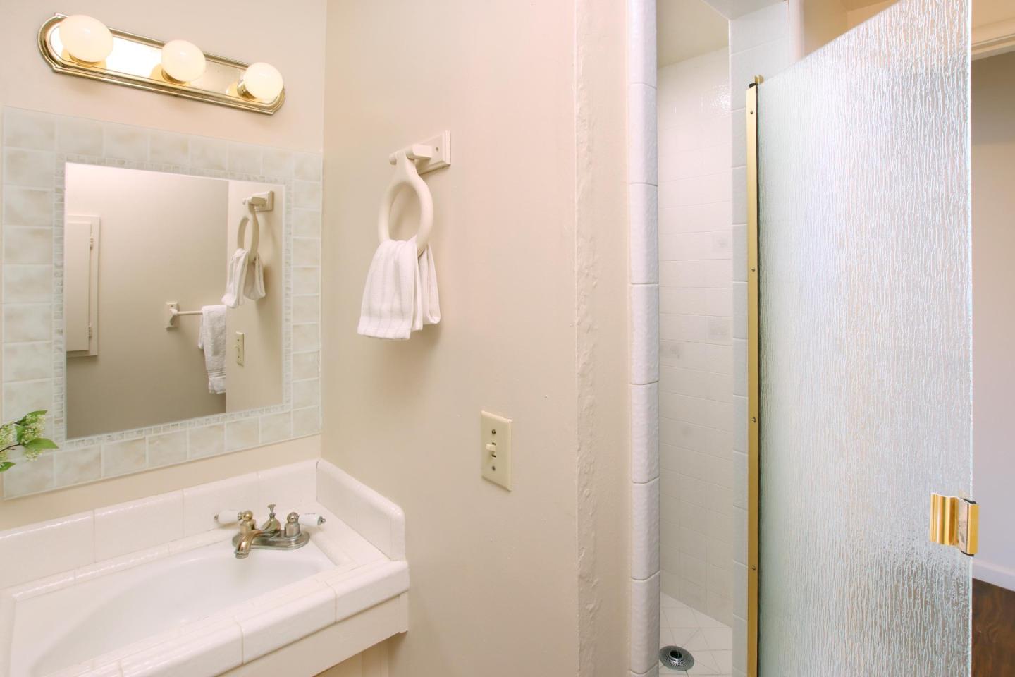 Detail Gallery Image 12 of 22 For 313 Cypress Ave, Santa Cruz,  CA 95062 - 2 Beds | 1/1 Baths