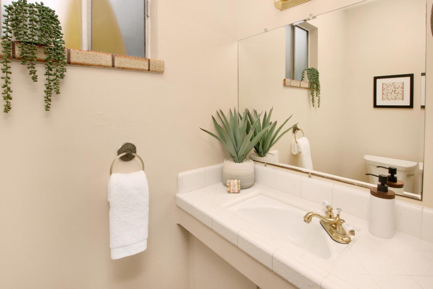 Detail Gallery Image 14 of 22 For 313 Cypress Ave, Santa Cruz,  CA 95062 - 2 Beds | 1/1 Baths