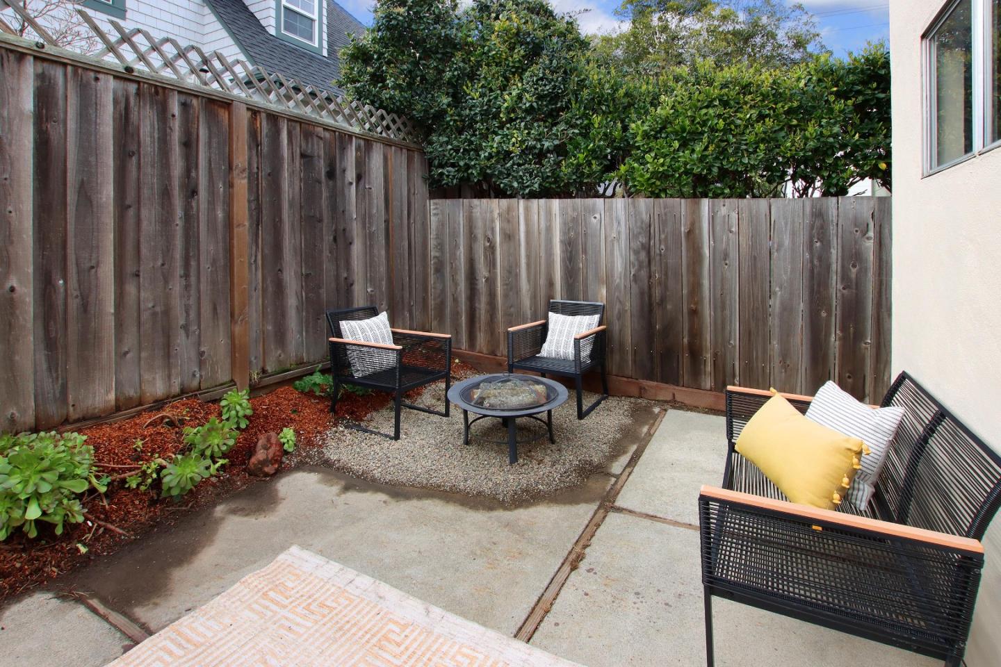 Detail Gallery Image 18 of 22 For 313 Cypress Ave, Santa Cruz,  CA 95062 - 2 Beds | 1/1 Baths