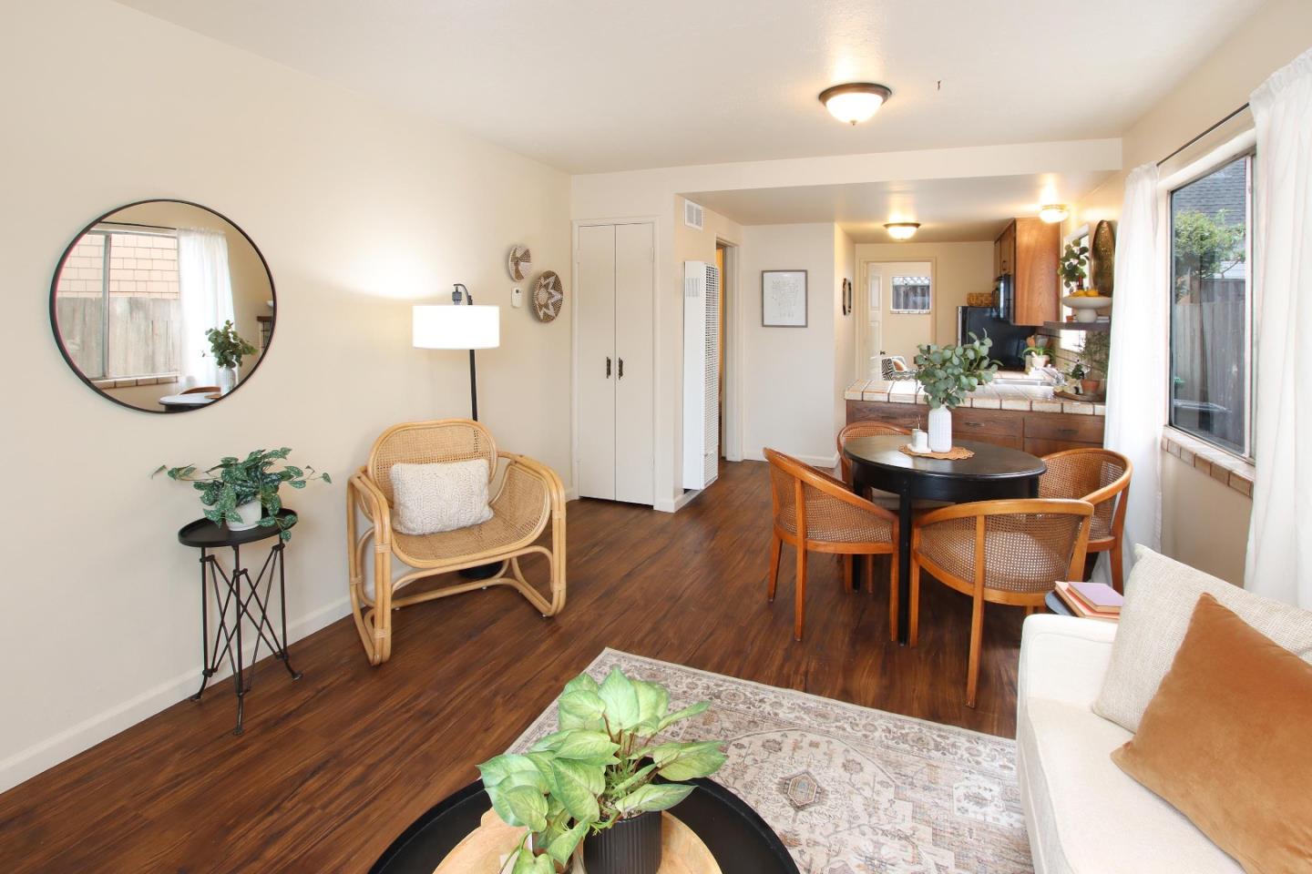 Detail Gallery Image 2 of 22 For 313 Cypress Ave, Santa Cruz,  CA 95062 - 2 Beds | 1/1 Baths