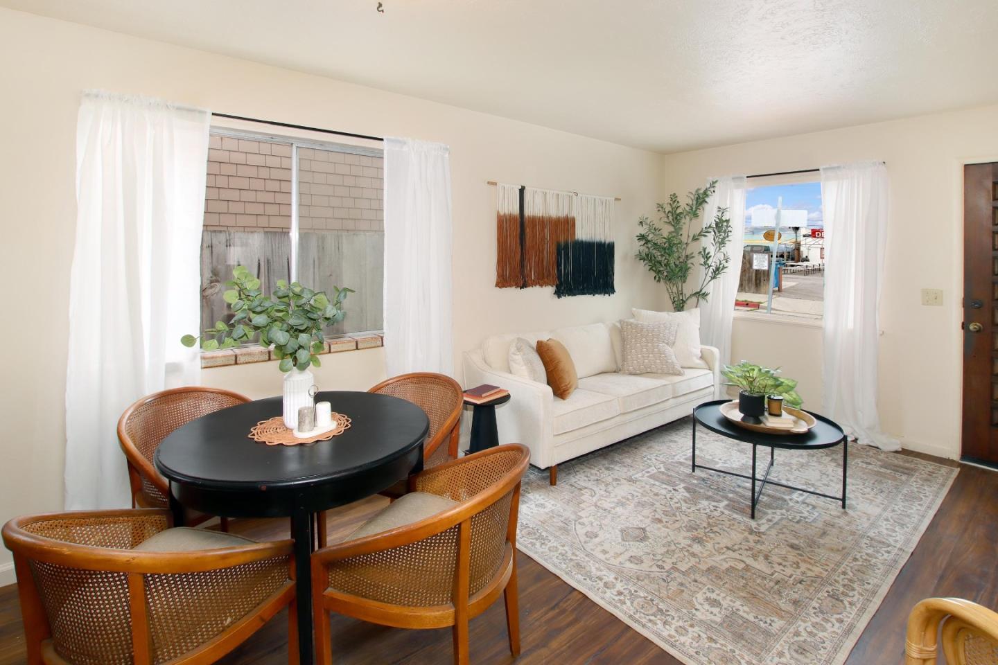 Detail Gallery Image 4 of 22 For 313 Cypress Ave, Santa Cruz,  CA 95062 - 2 Beds | 1/1 Baths