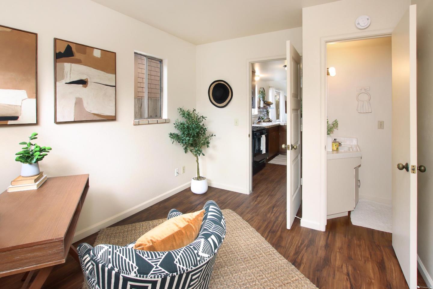 Detail Gallery Image 8 of 22 For 313 Cypress Ave, Santa Cruz,  CA 95062 - 2 Beds | 1/1 Baths