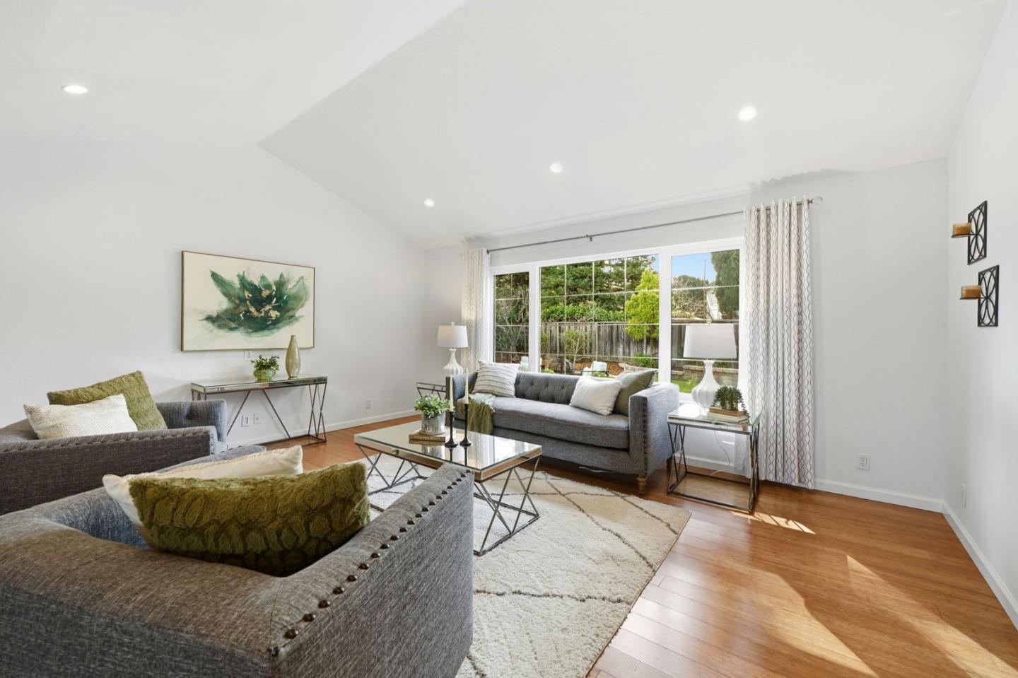 Detail Gallery Image 11 of 62 For 2784 Doverton Sq, Mountain View,  CA 94040 - 6 Beds | 4 Baths