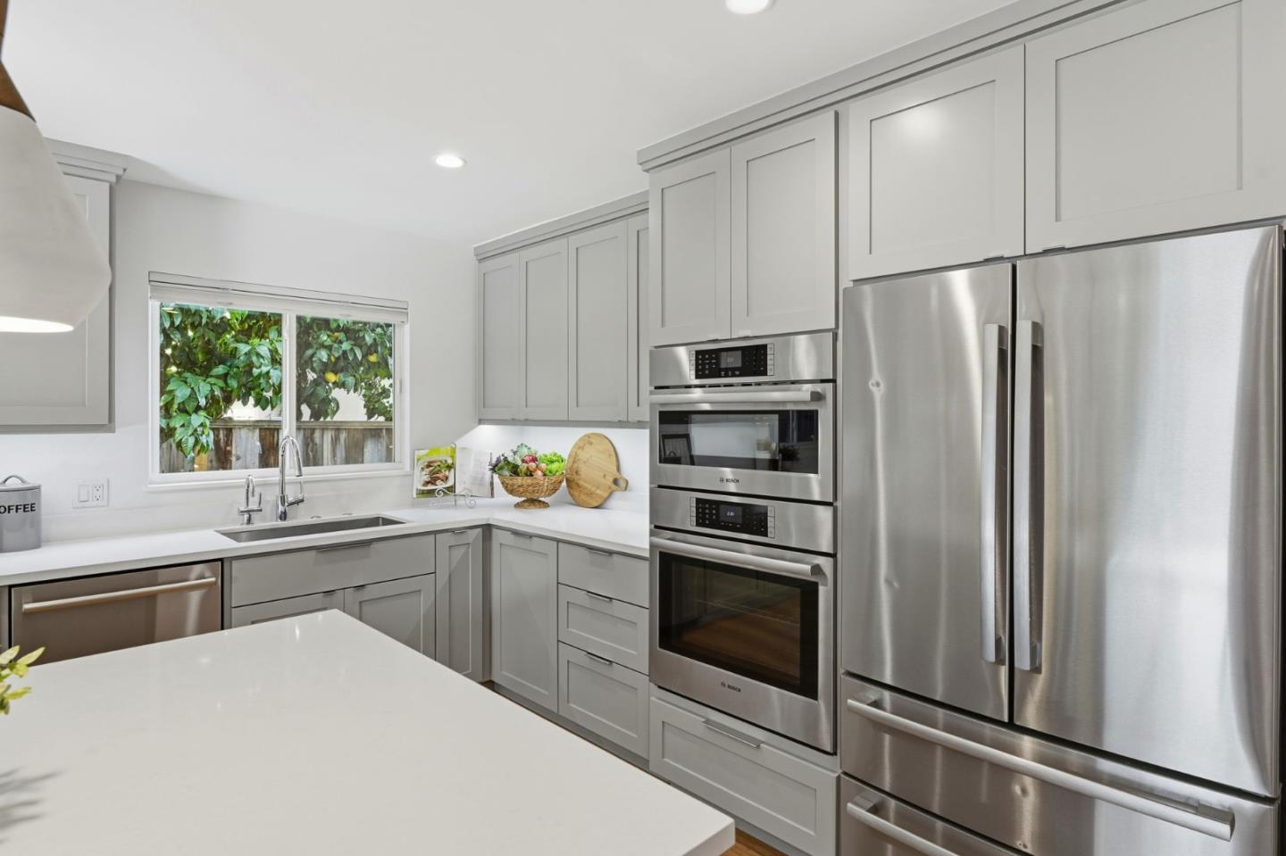 Detail Gallery Image 16 of 62 For 2784 Doverton Sq, Mountain View,  CA 94040 - 6 Beds | 4 Baths