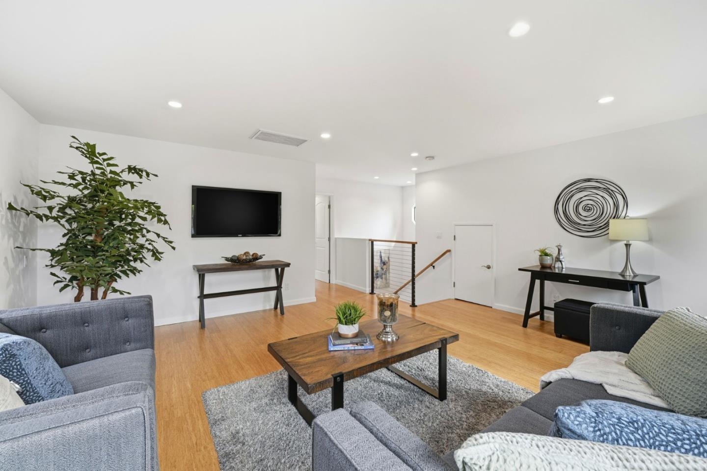 Detail Gallery Image 32 of 62 For 2784 Doverton Sq, Mountain View,  CA 94040 - 6 Beds | 4 Baths