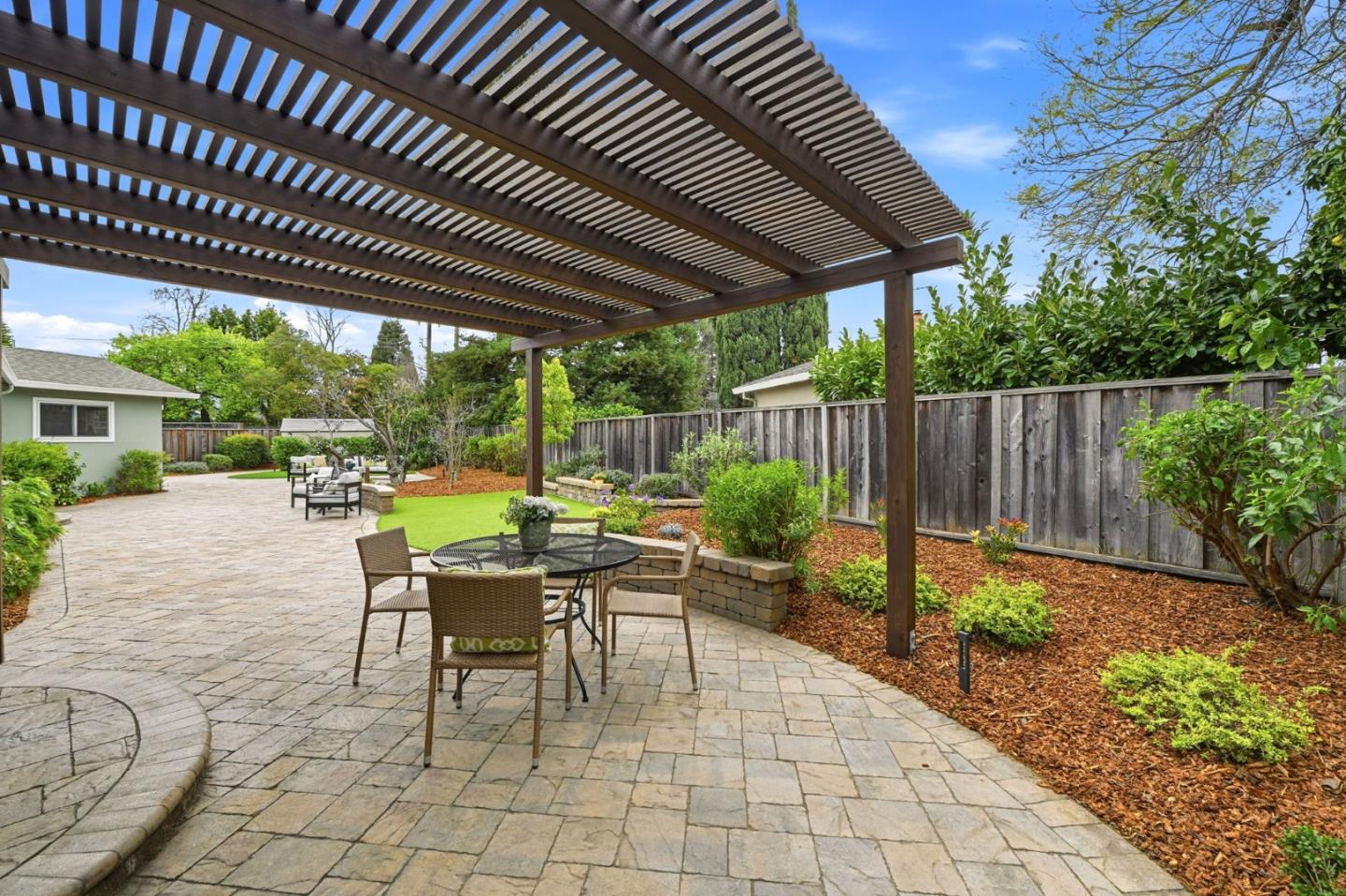 Detail Gallery Image 8 of 62 For 2784 Doverton Sq, Mountain View,  CA 94040 - 6 Beds | 4 Baths