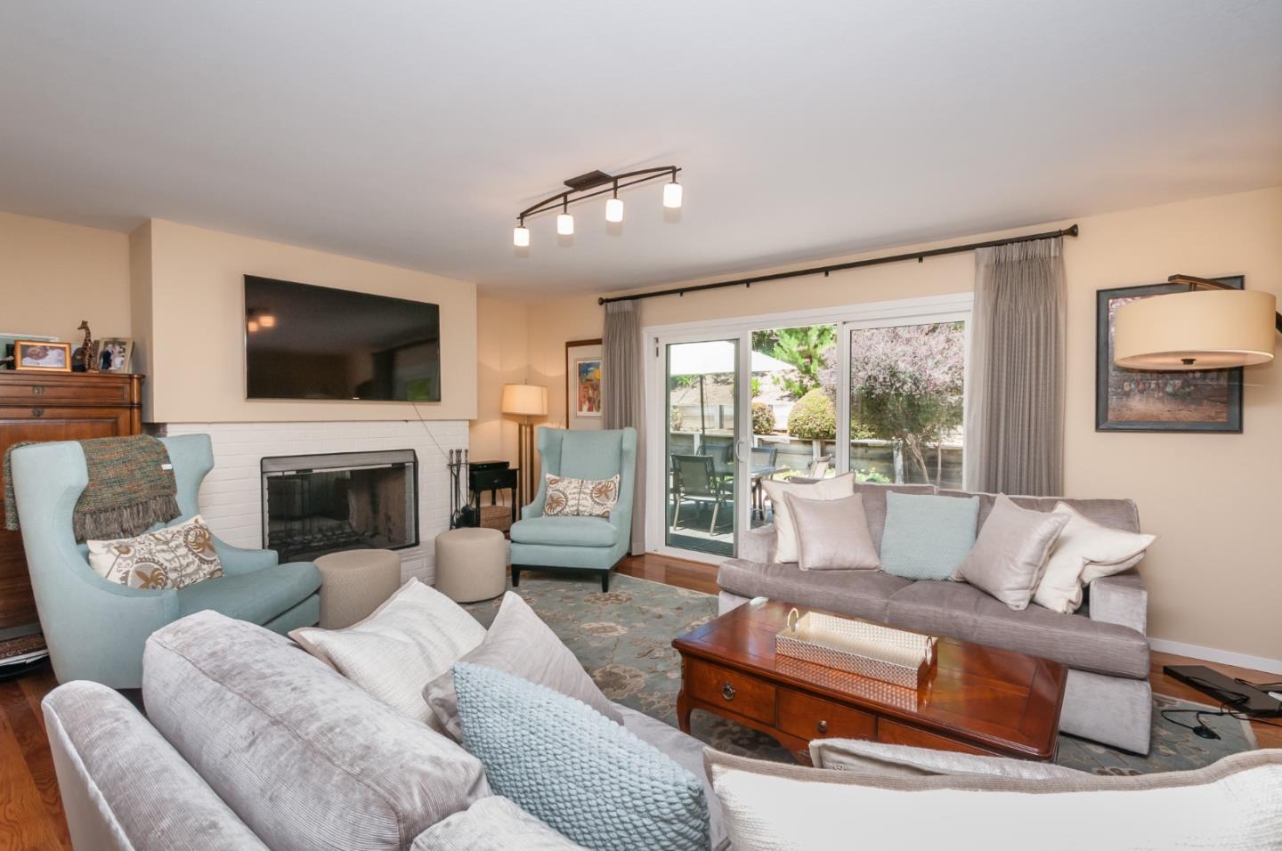 Detail Gallery Image 2 of 12 For 3032 Brittan Ave, San Carlos,  CA 94070 - 3 Beds | 2/1 Baths