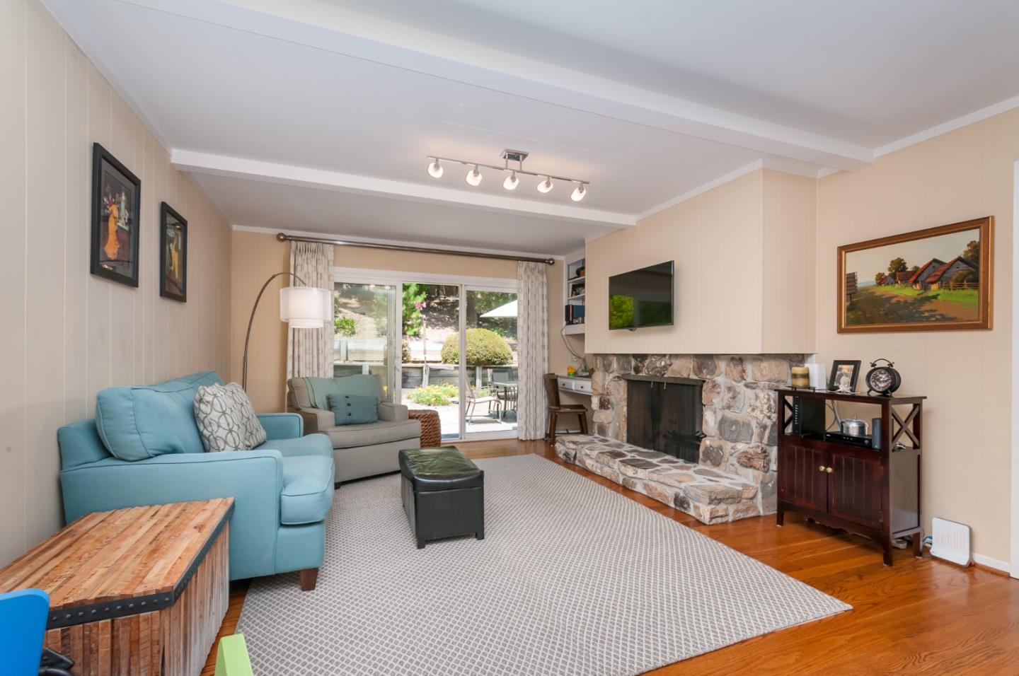 Detail Gallery Image 6 of 12 For 3032 Brittan Ave, San Carlos,  CA 94070 - 3 Beds | 2/1 Baths