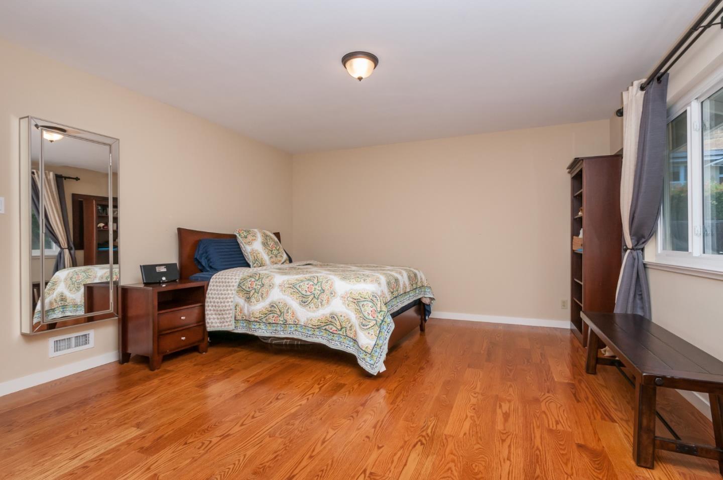 Detail Gallery Image 7 of 12 For 3032 Brittan Ave, San Carlos,  CA 94070 - 3 Beds | 2/1 Baths