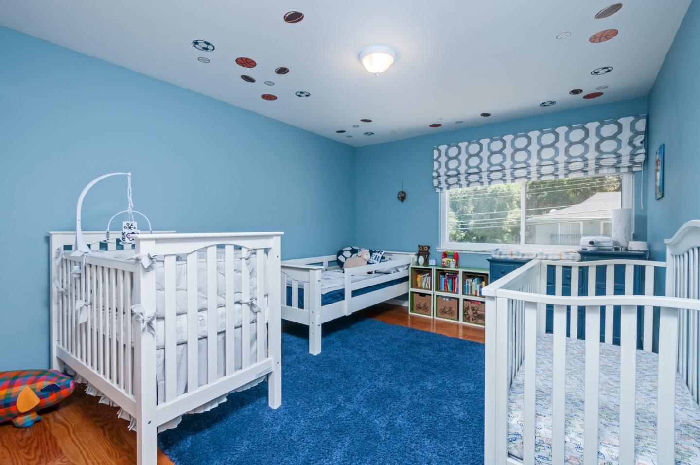 Detail Gallery Image 9 of 12 For 3032 Brittan Ave, San Carlos,  CA 94070 - 3 Beds | 2/1 Baths