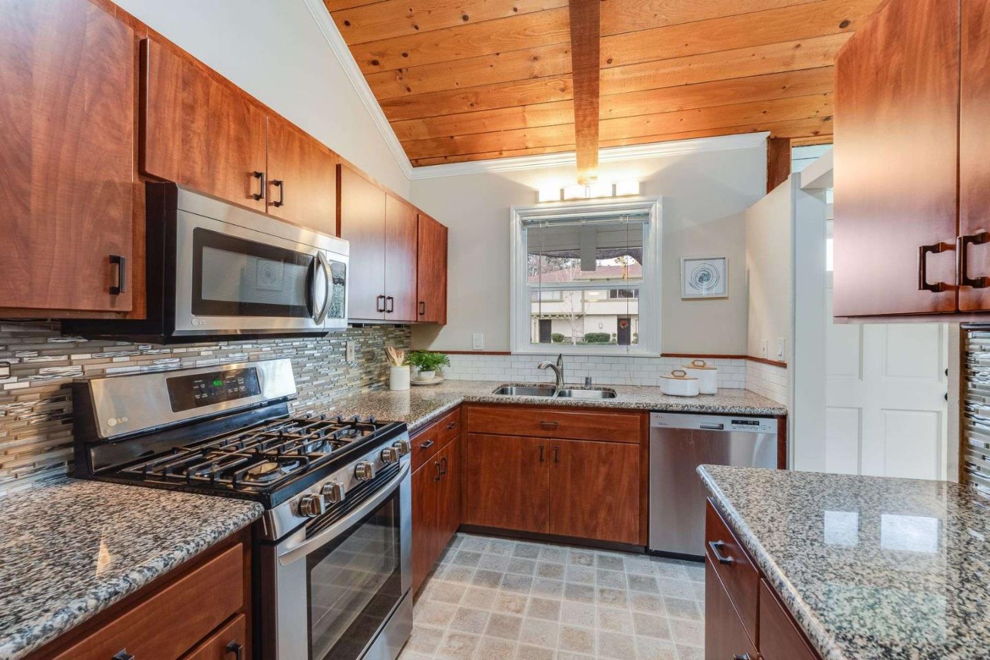 Photo #11: ML82036119 Listing: Photo #11