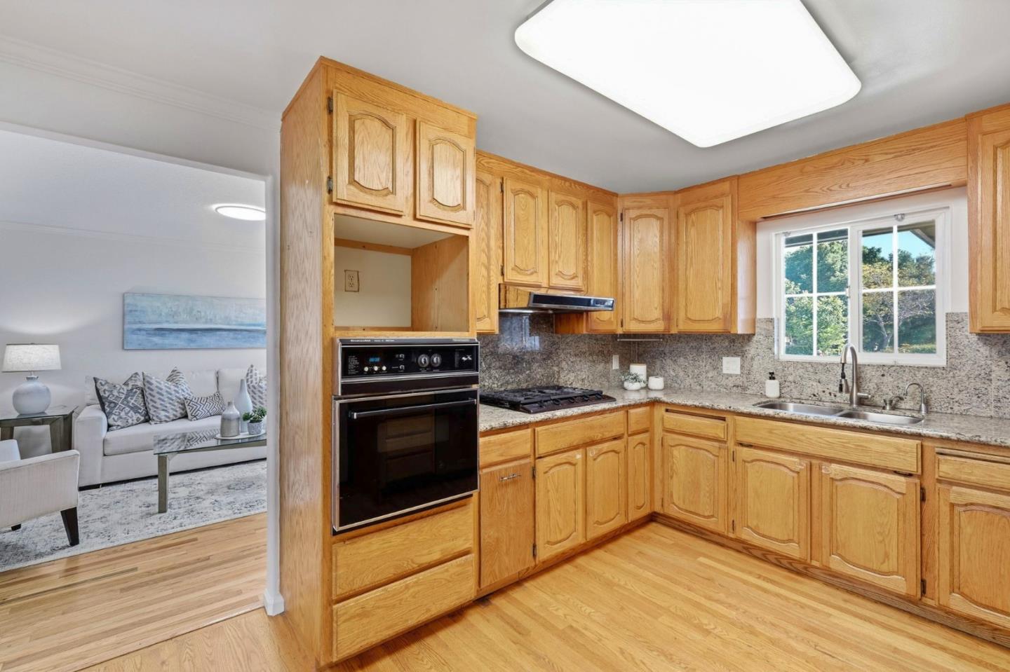 Detail Gallery Image 11 of 33 For 1245 Harper St, Santa Cruz,  CA 95062 - 4 Beds | 3 Baths