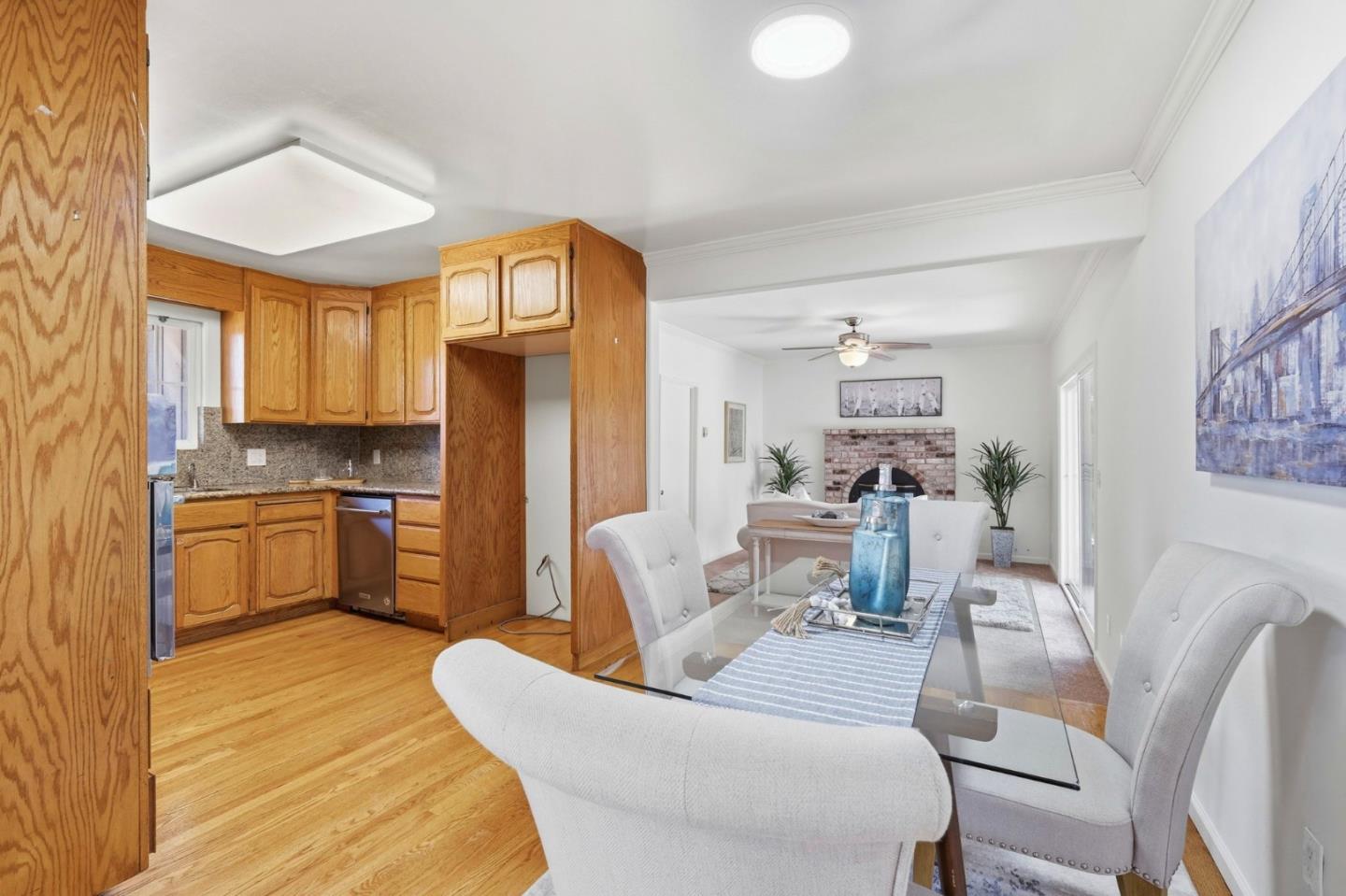 Detail Gallery Image 14 of 33 For 1245 Harper St, Santa Cruz,  CA 95062 - 4 Beds | 3 Baths