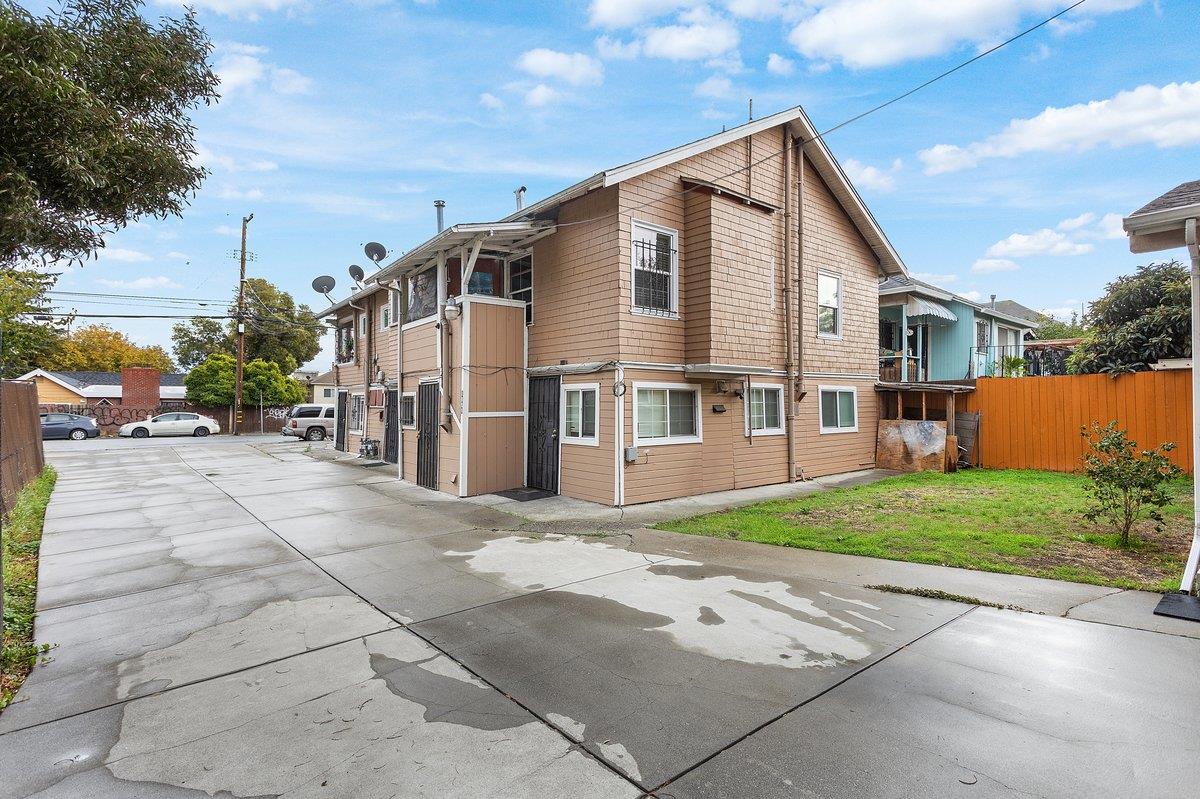 Detail Gallery Image 2 of 8 For 1809 W 38th Ave, Oakland,  CA 94601 - 3 Beds | 1 Baths