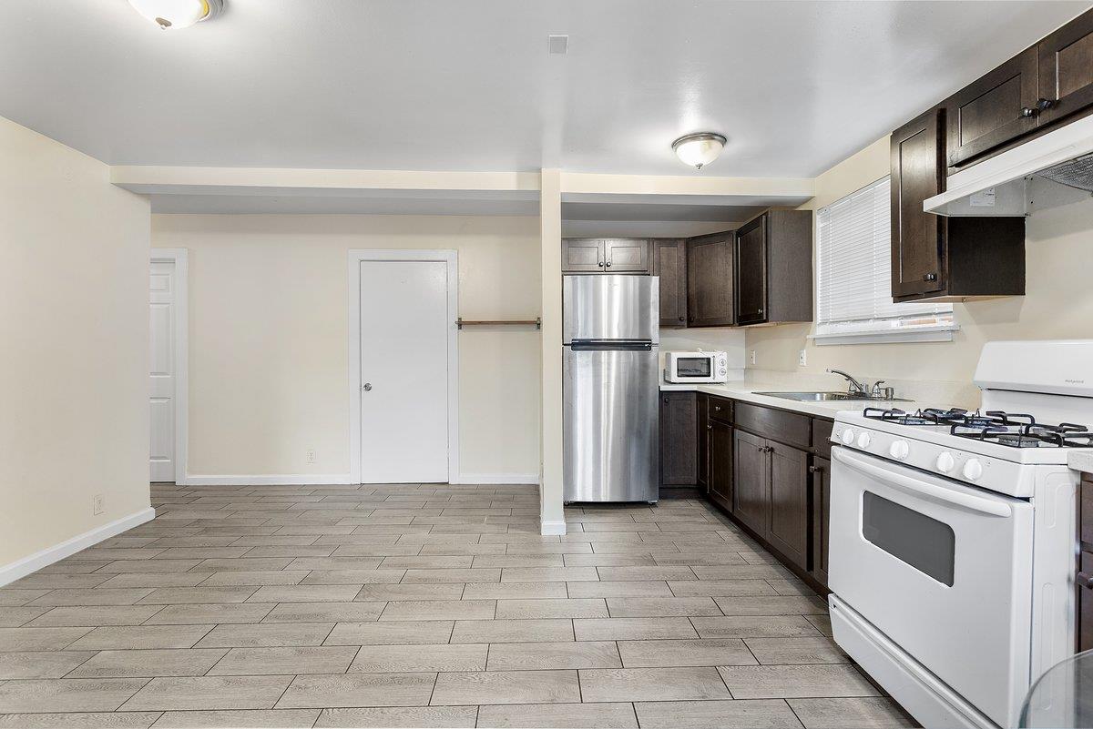 Detail Gallery Image 3 of 8 For 1809 W 38th Ave, Oakland,  CA 94601 - 3 Beds | 1 Baths