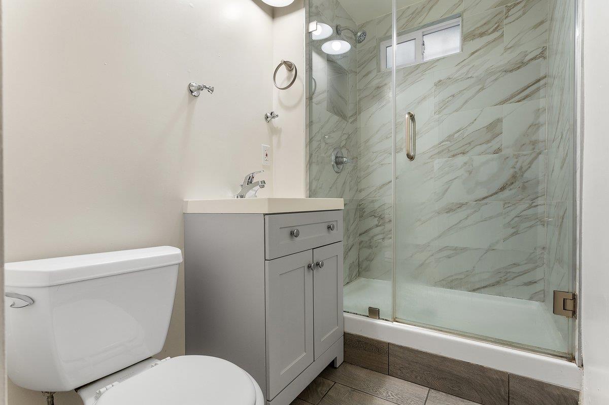 Detail Gallery Image 8 of 8 For 1809 W 38th Ave, Oakland,  CA 94601 - 3 Beds | 1 Baths