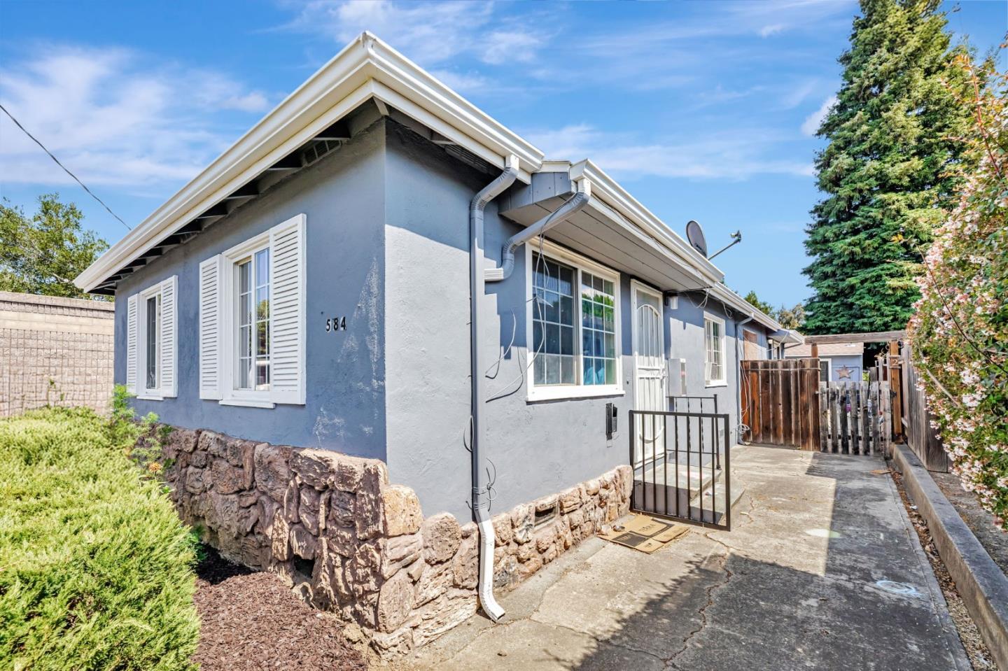 Detail Gallery Image 4 of 16 For 584 Macarthur Ave, San Jose,  CA 95128 - – Beds | – Baths