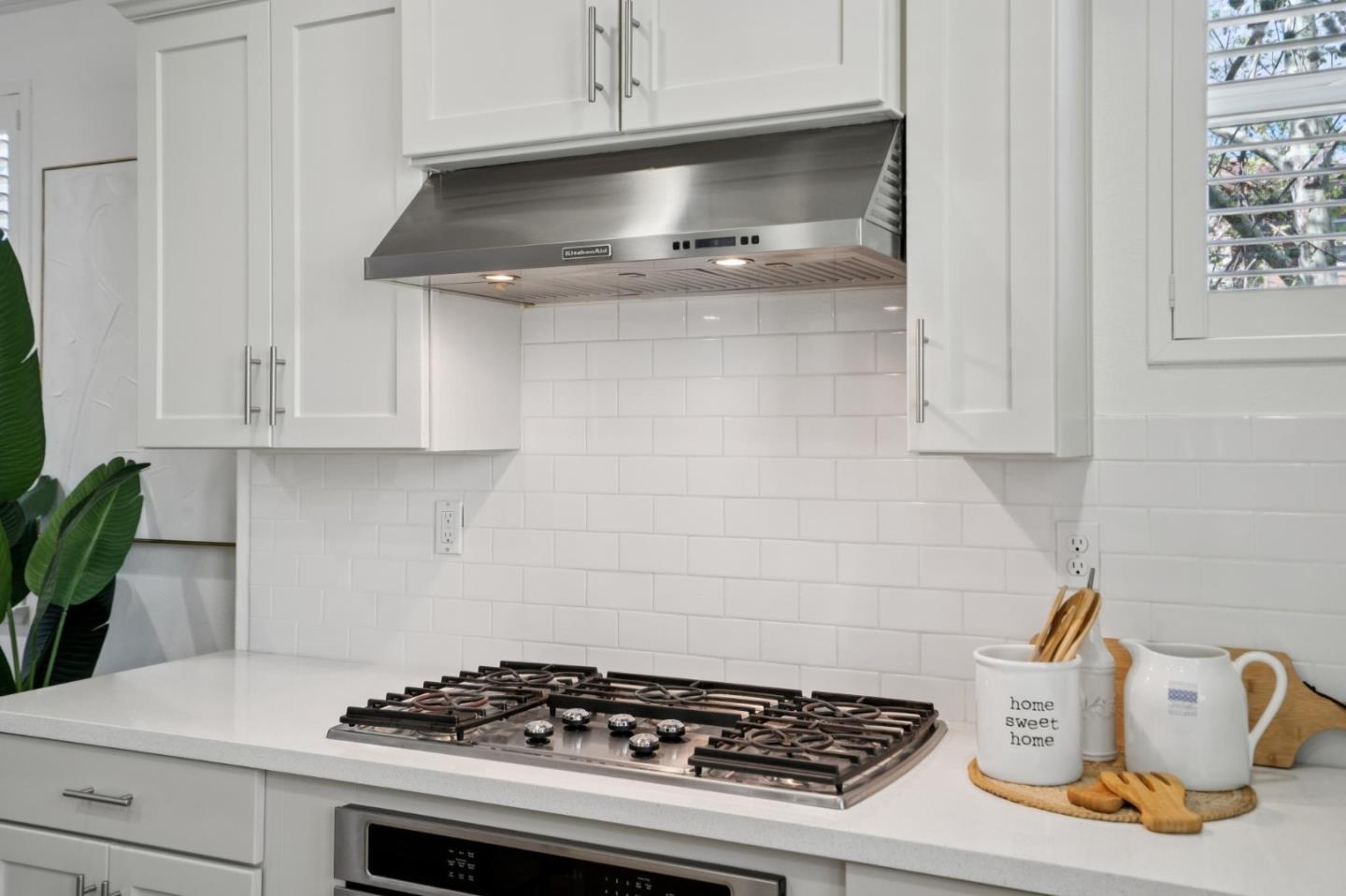 Detail Gallery Image 13 of 34 For 503 Bellezza Pl, San Jose,  CA 95128 - 3 Beds | 3/1 Baths