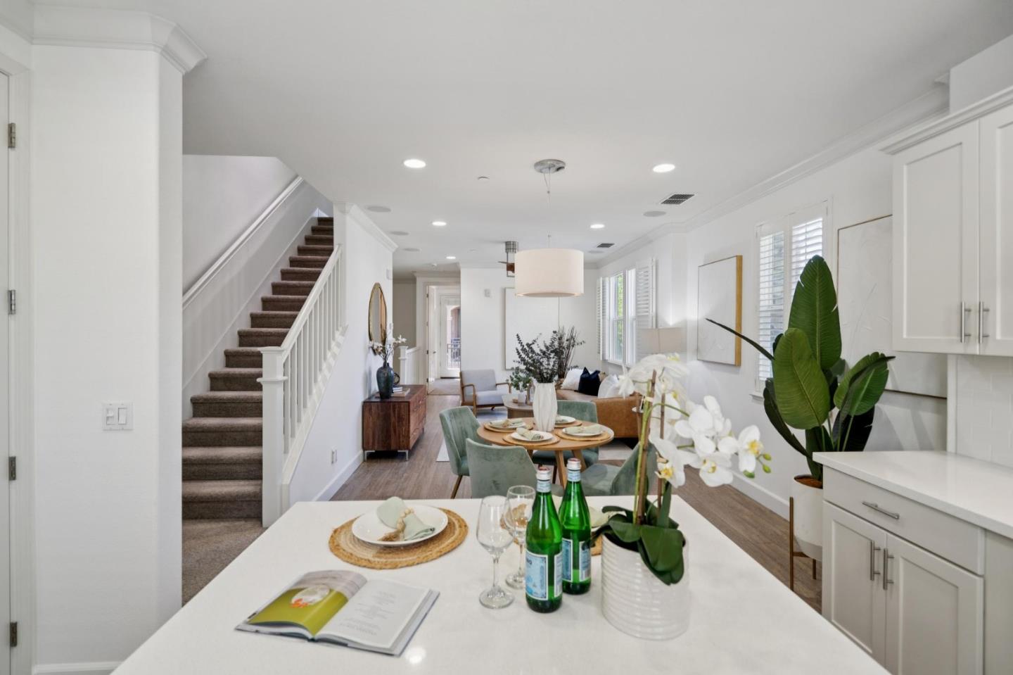 Detail Gallery Image 14 of 34 For 503 Bellezza Pl, San Jose,  CA 95128 - 3 Beds | 3/1 Baths