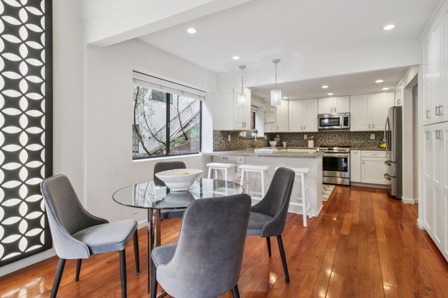 Detail Gallery Image 24 of 101 For 6875 the Turn, Oakland,  CA 94611 - 3 Beds | 2/1 Baths