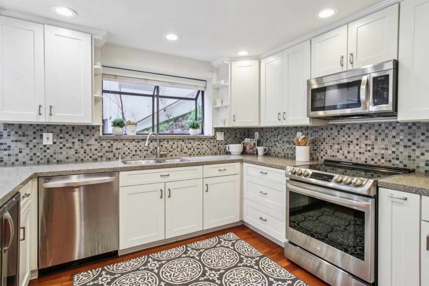 Detail Gallery Image 27 of 101 For 6875 the Turn, Oakland,  CA 94611 - 3 Beds | 2/1 Baths