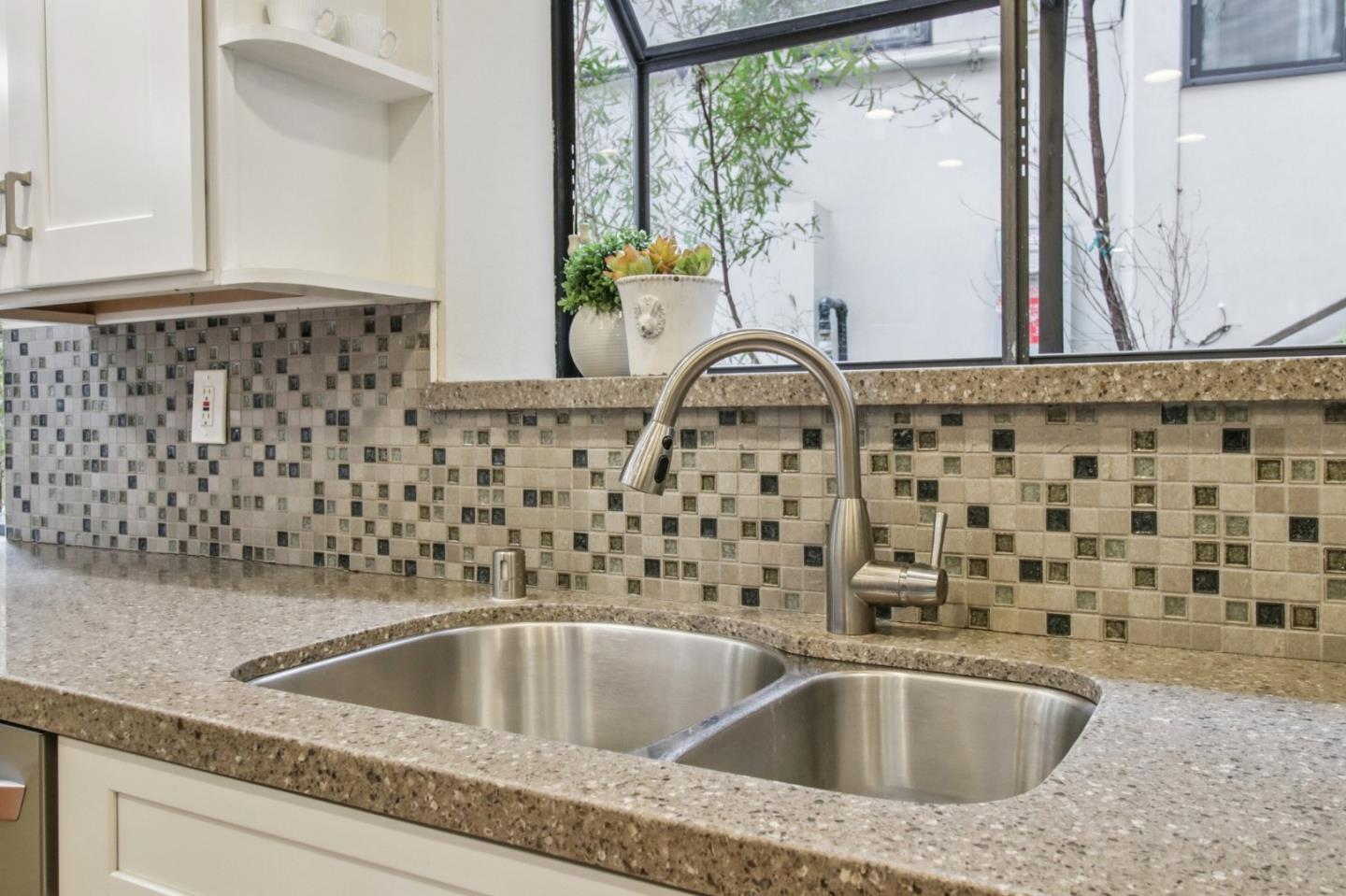 Detail Gallery Image 33 of 101 For 6875 the Turn, Oakland,  CA 94611 - 3 Beds | 2/1 Baths