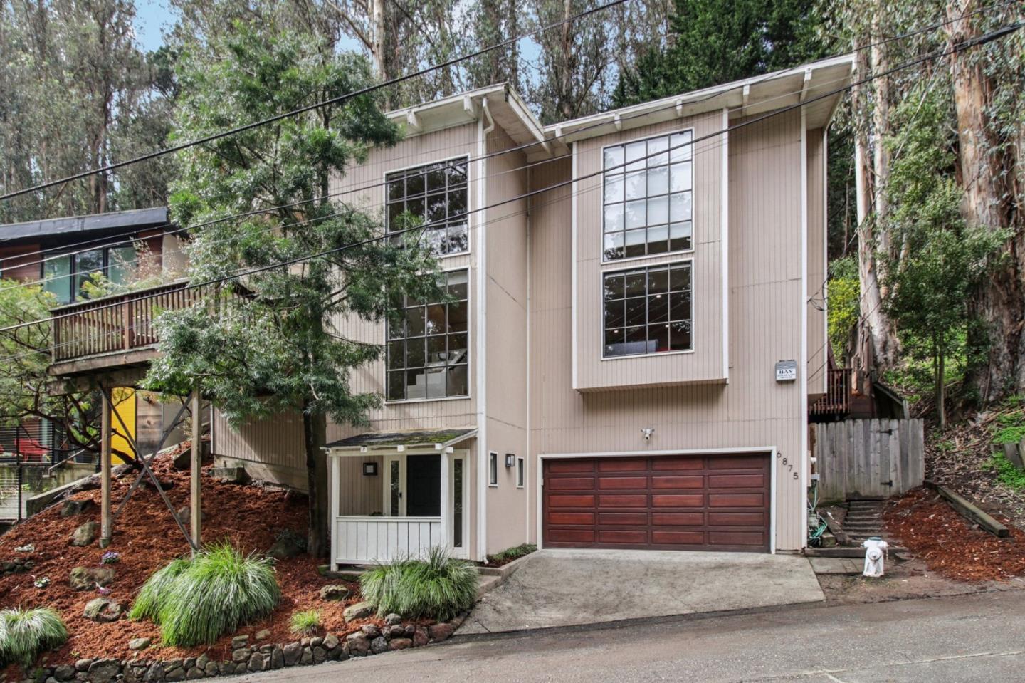 Detail Gallery Image 4 of 101 For 6875 the Turn, Oakland,  CA 94611 - 3 Beds | 2/1 Baths