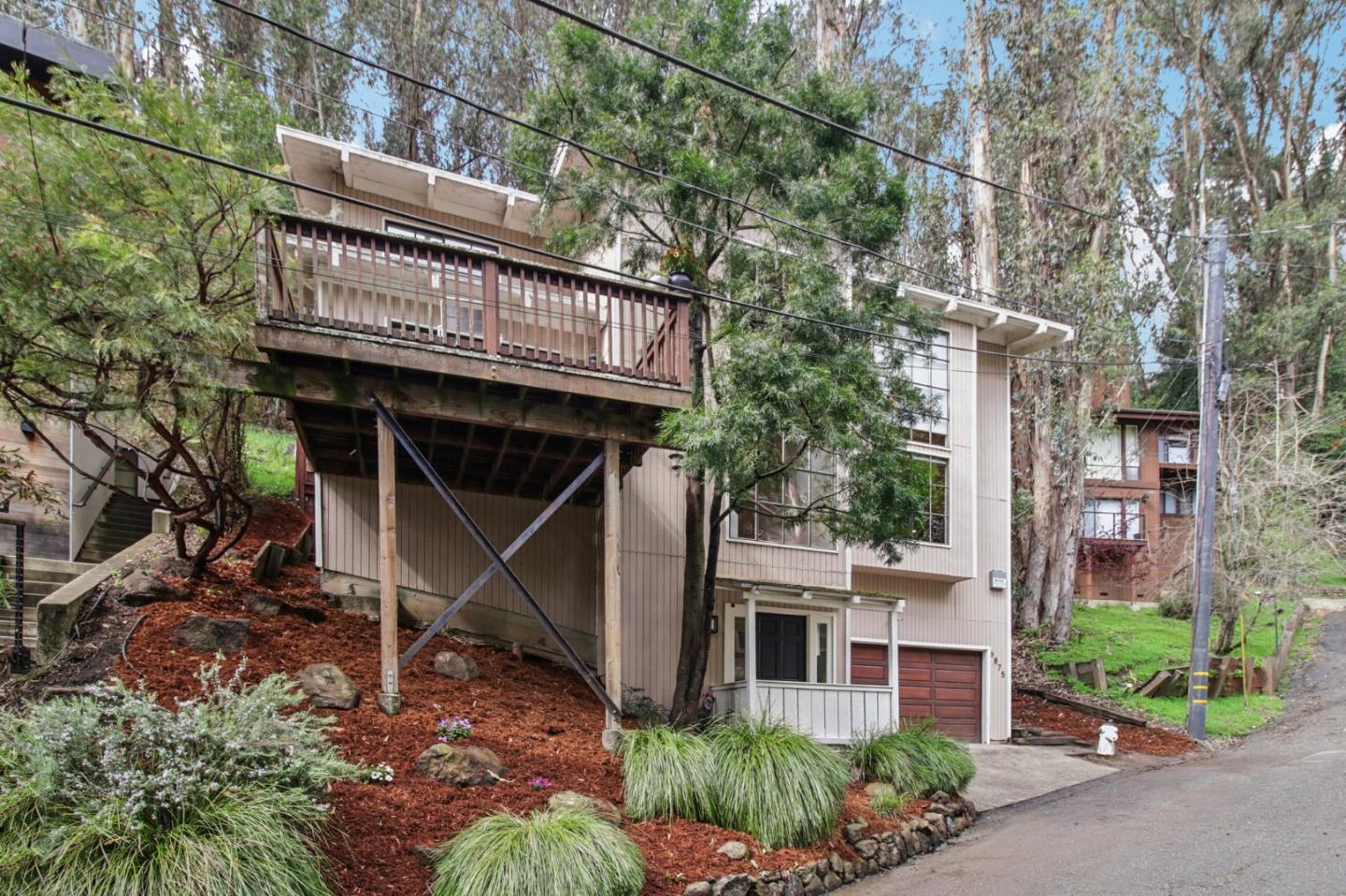 Detail Gallery Image 5 of 101 For 6875 the Turn, Oakland,  CA 94611 - 3 Beds | 2/1 Baths