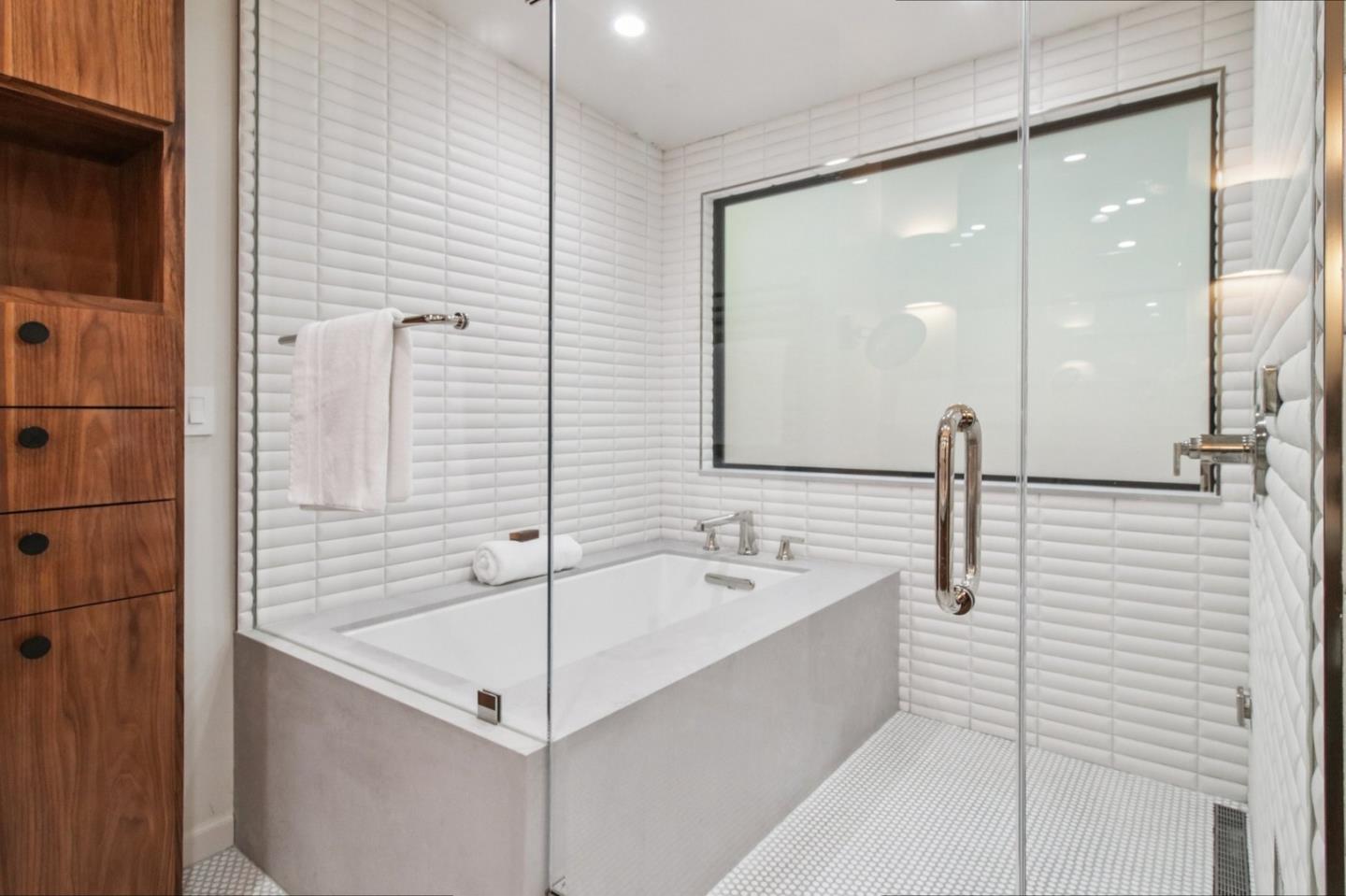 Detail Gallery Image 54 of 101 For 6875 the Turn, Oakland,  CA 94611 - 3 Beds | 2/1 Baths