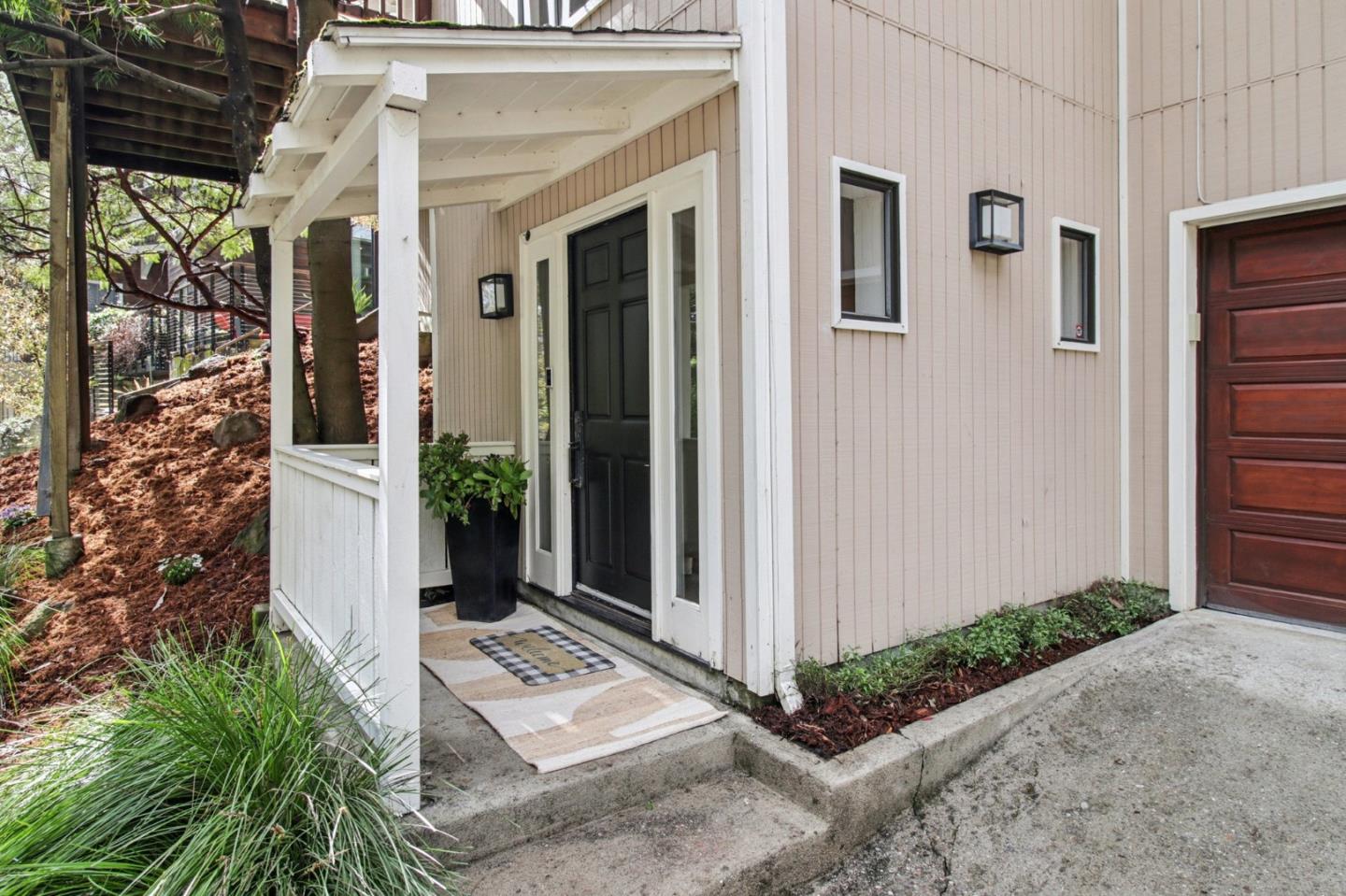 Detail Gallery Image 6 of 101 For 6875 the Turn, Oakland,  CA 94611 - 3 Beds | 2/1 Baths