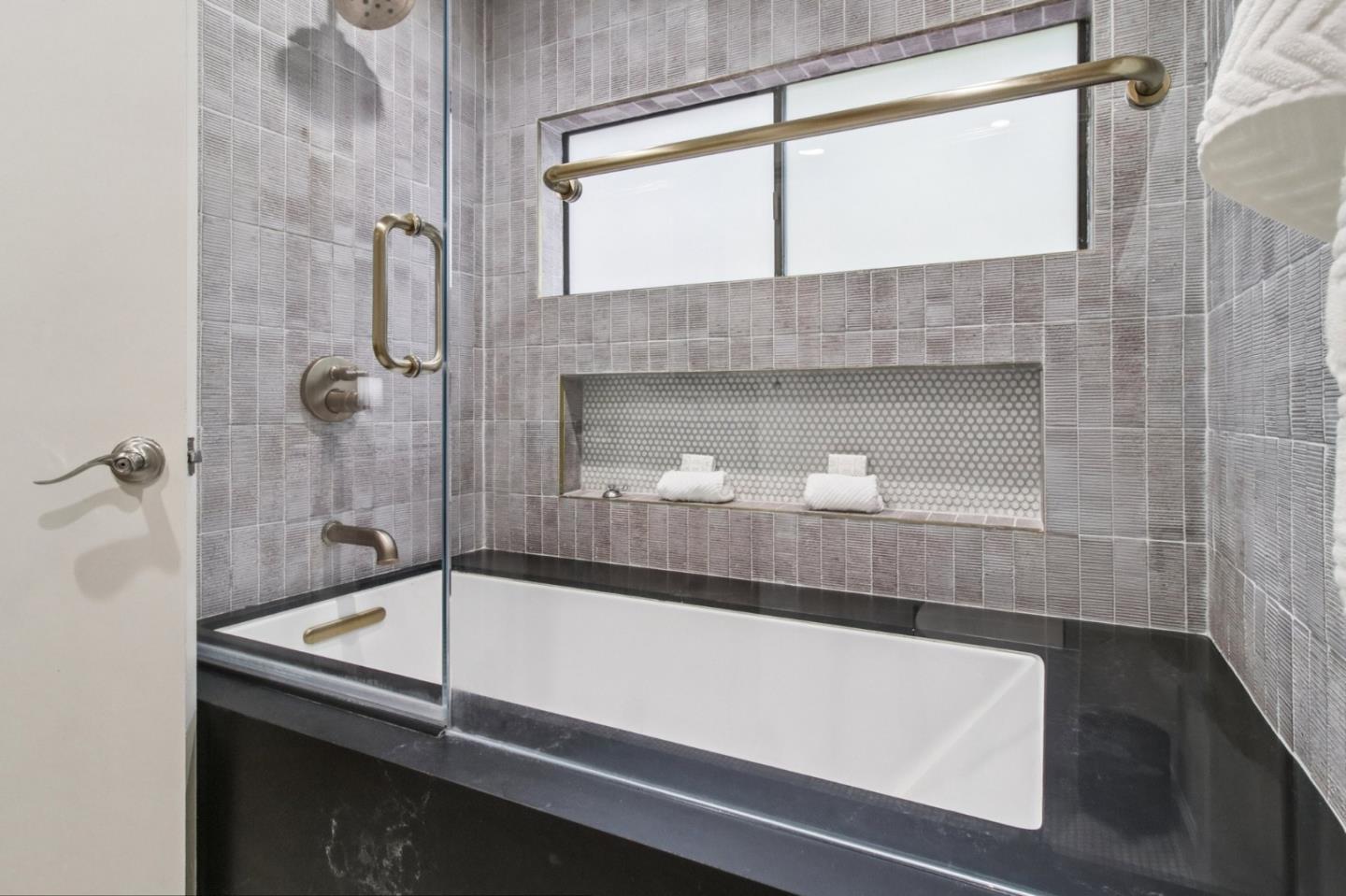 Detail Gallery Image 64 of 101 For 6875 the Turn, Oakland,  CA 94611 - 3 Beds | 2/1 Baths