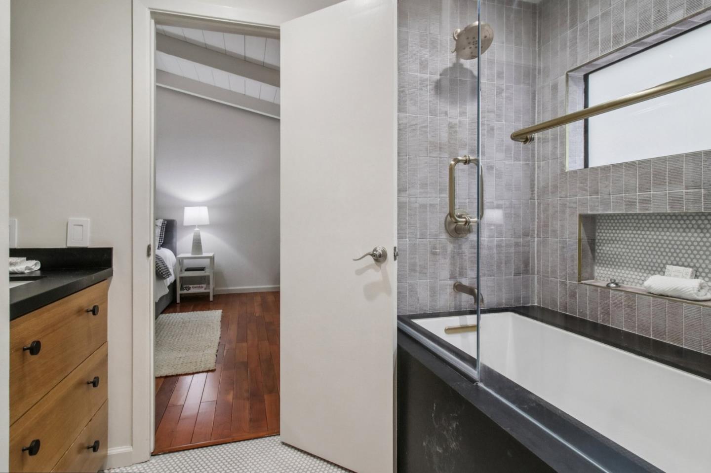 Detail Gallery Image 65 of 101 For 6875 the Turn, Oakland,  CA 94611 - 3 Beds | 2/1 Baths