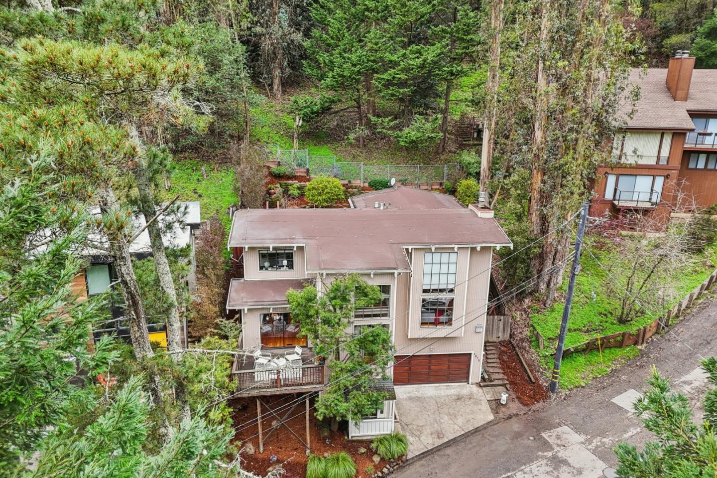 Detail Gallery Image 80 of 101 For 6875 the Turn, Oakland,  CA 94611 - 3 Beds | 2/1 Baths