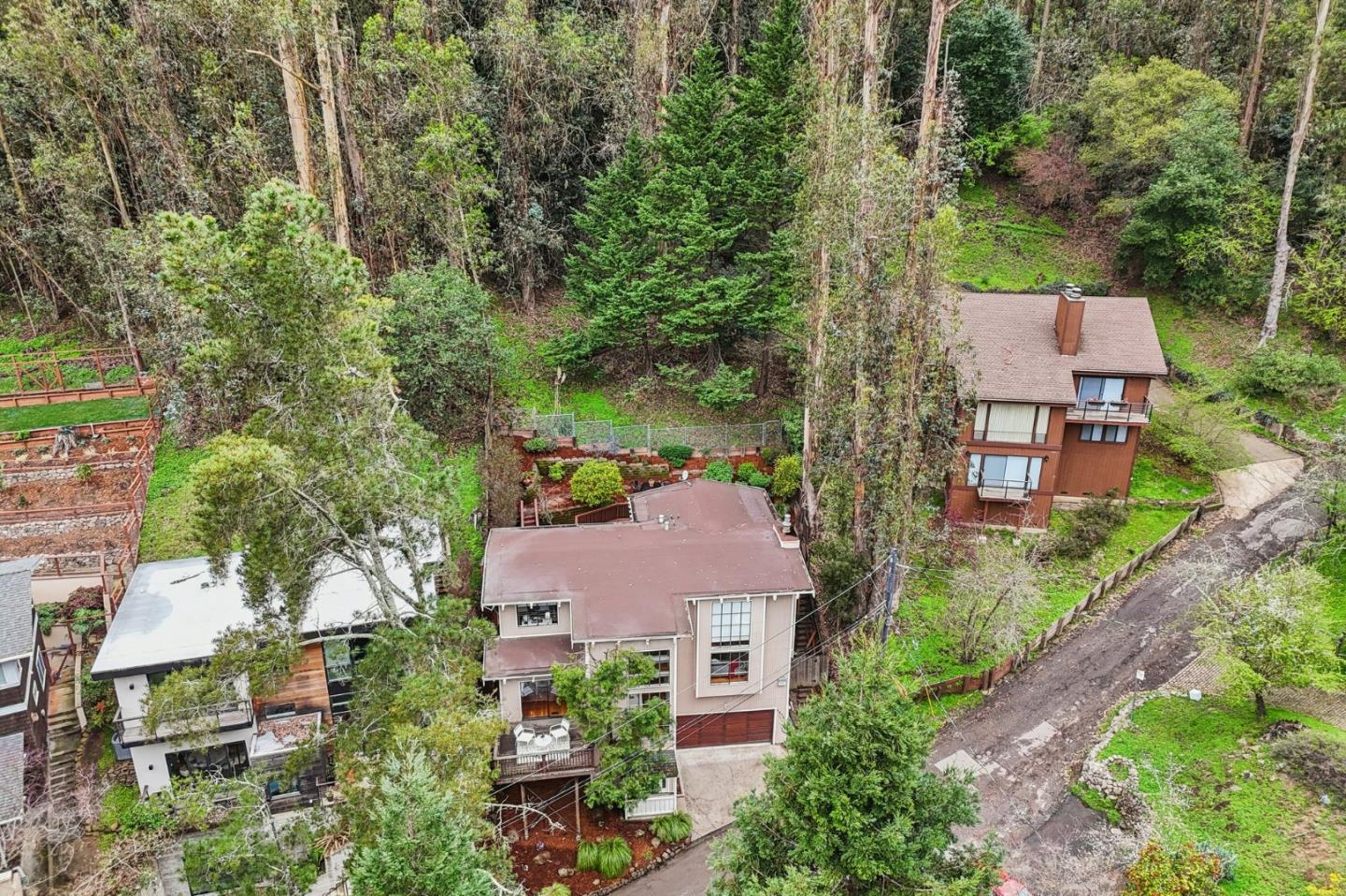 Detail Gallery Image 81 of 101 For 6875 the Turn, Oakland,  CA 94611 - 3 Beds | 2/1 Baths