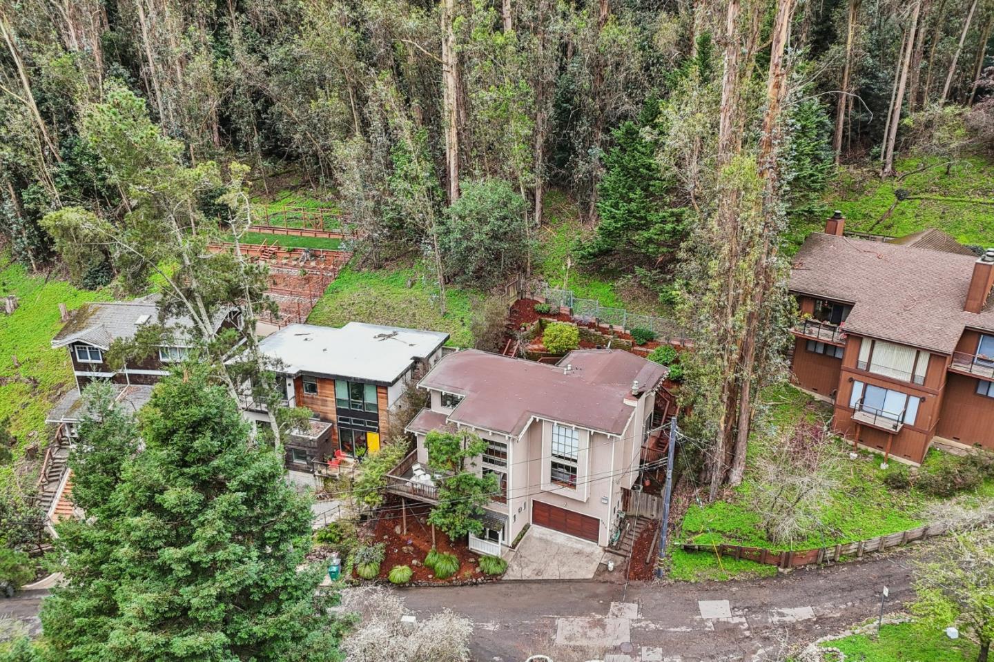 Detail Gallery Image 82 of 101 For 6875 the Turn, Oakland,  CA 94611 - 3 Beds | 2/1 Baths