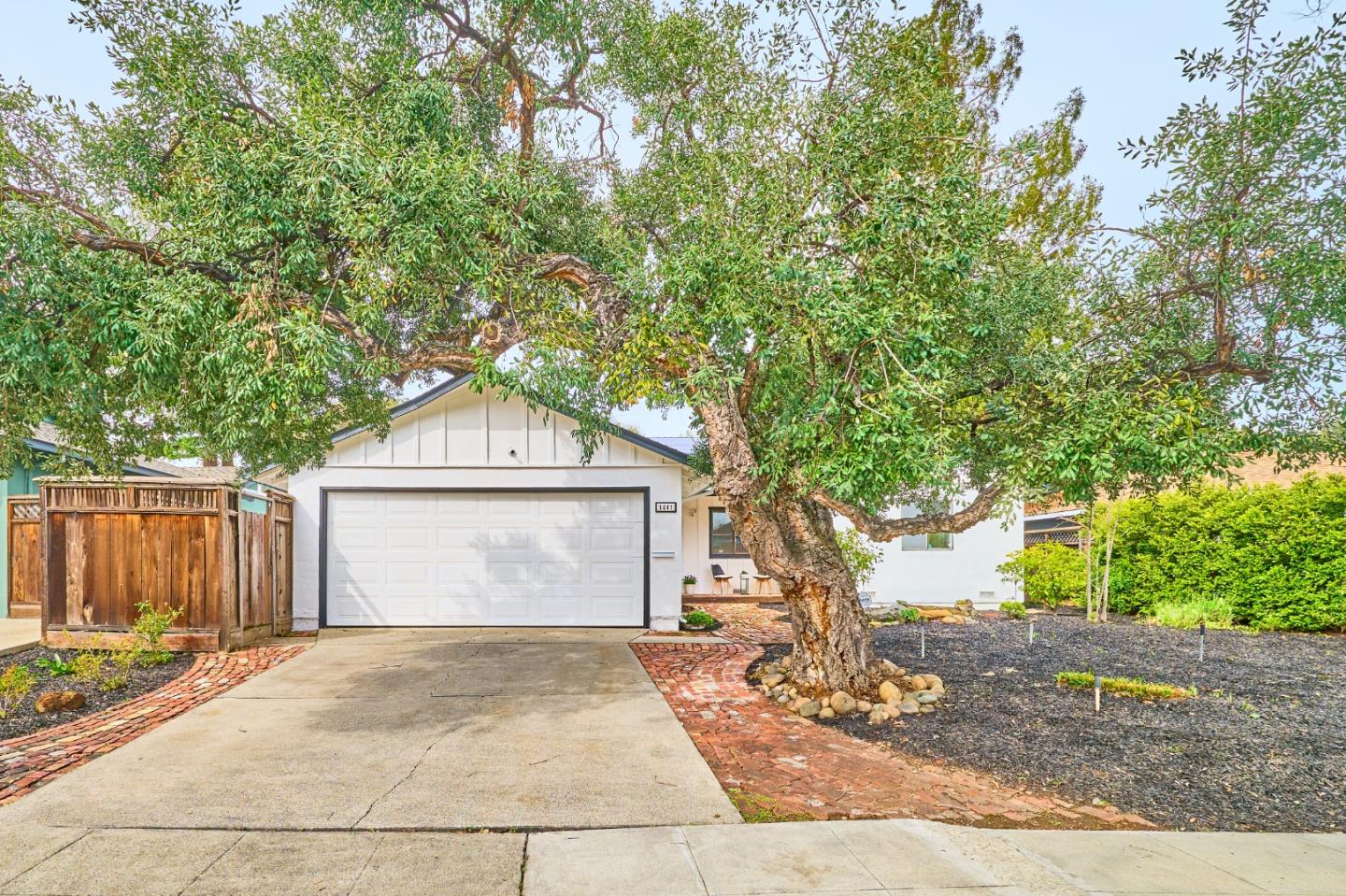 Detail Gallery Image 2 of 20 For 1441 Dentwood Dr, San Jose,  CA 95118 - 4 Beds | 2 Baths